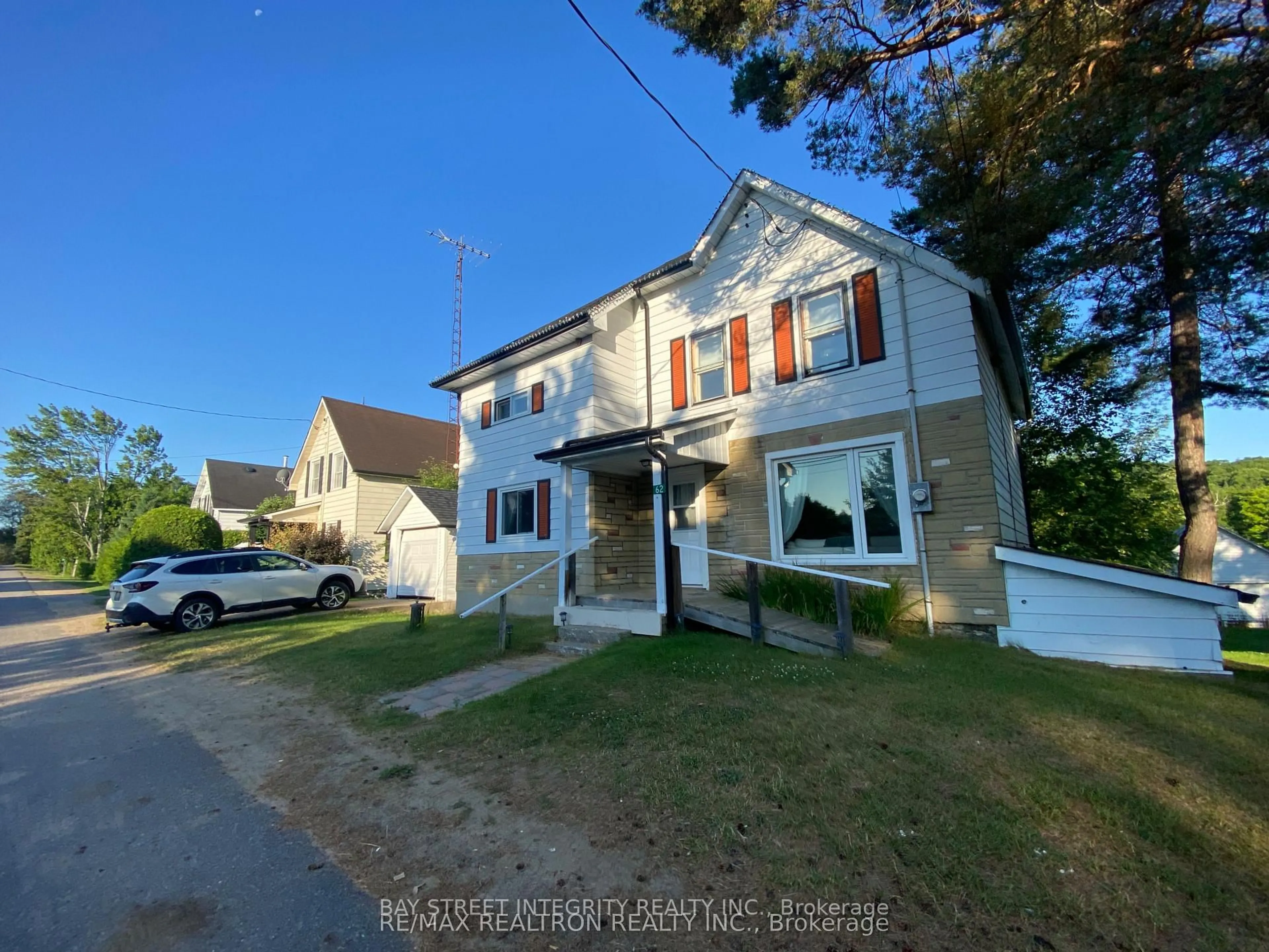 A pic from outside/outdoor area/front of a property/back of a property/a pic from drone, street for 62 Ottawa St, South Algonquin Ontario K0J 2M0