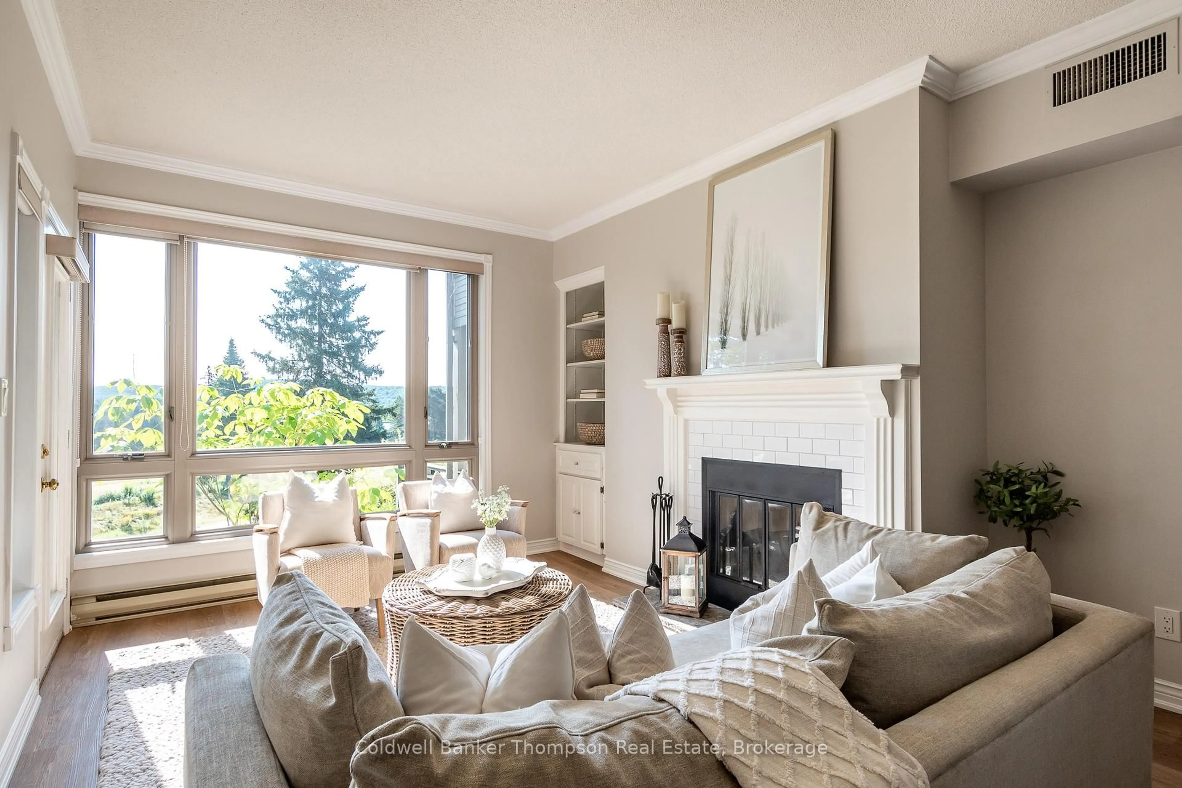 Living room with furniture, unknown for 3311 Grandview Forest Hill Dr, Huntsville Ontario P1H 2J5