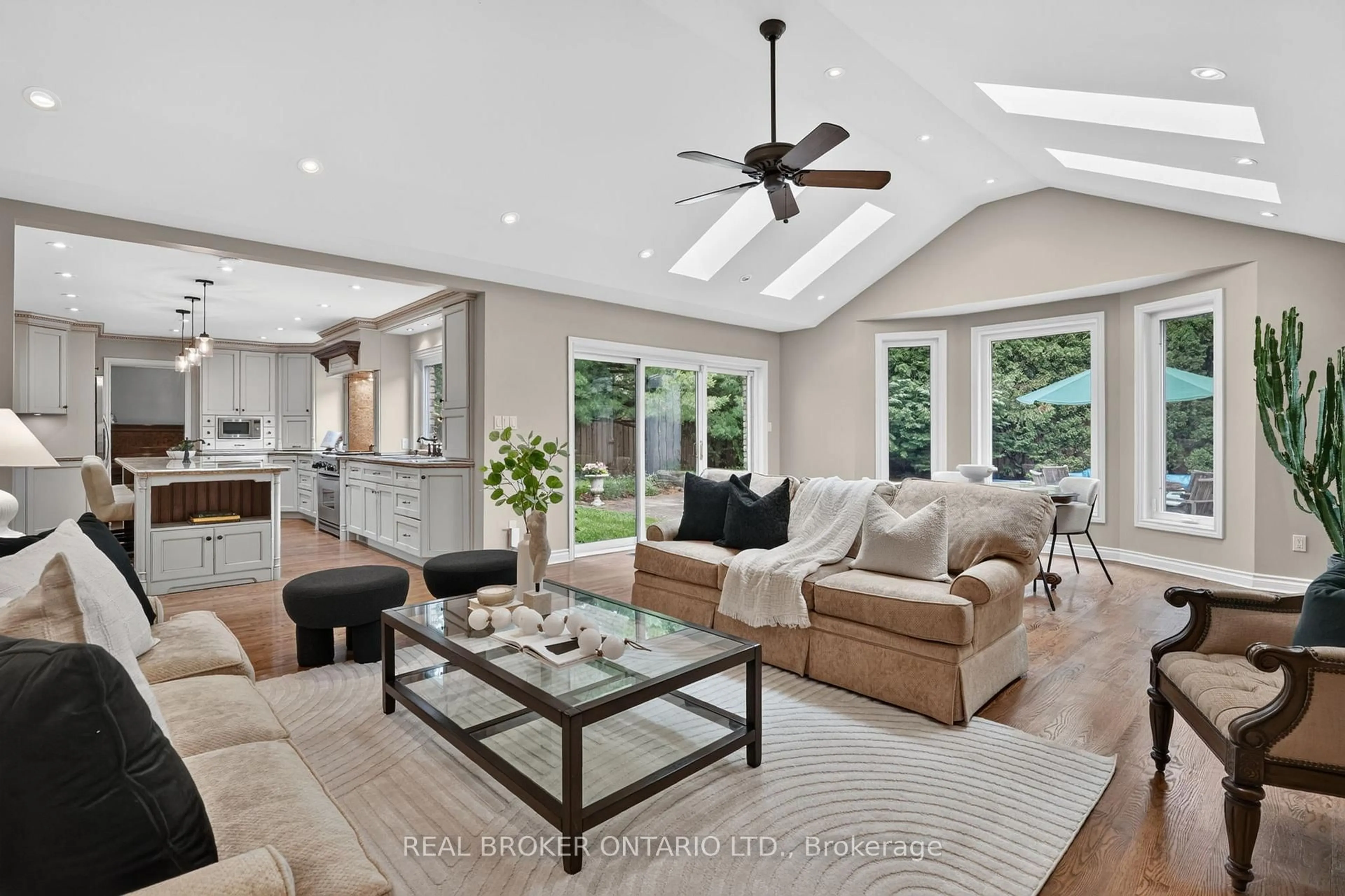 Living room with furniture, unknown for 207 Longfield Cres, Hamilton Ontario L9G 3W4