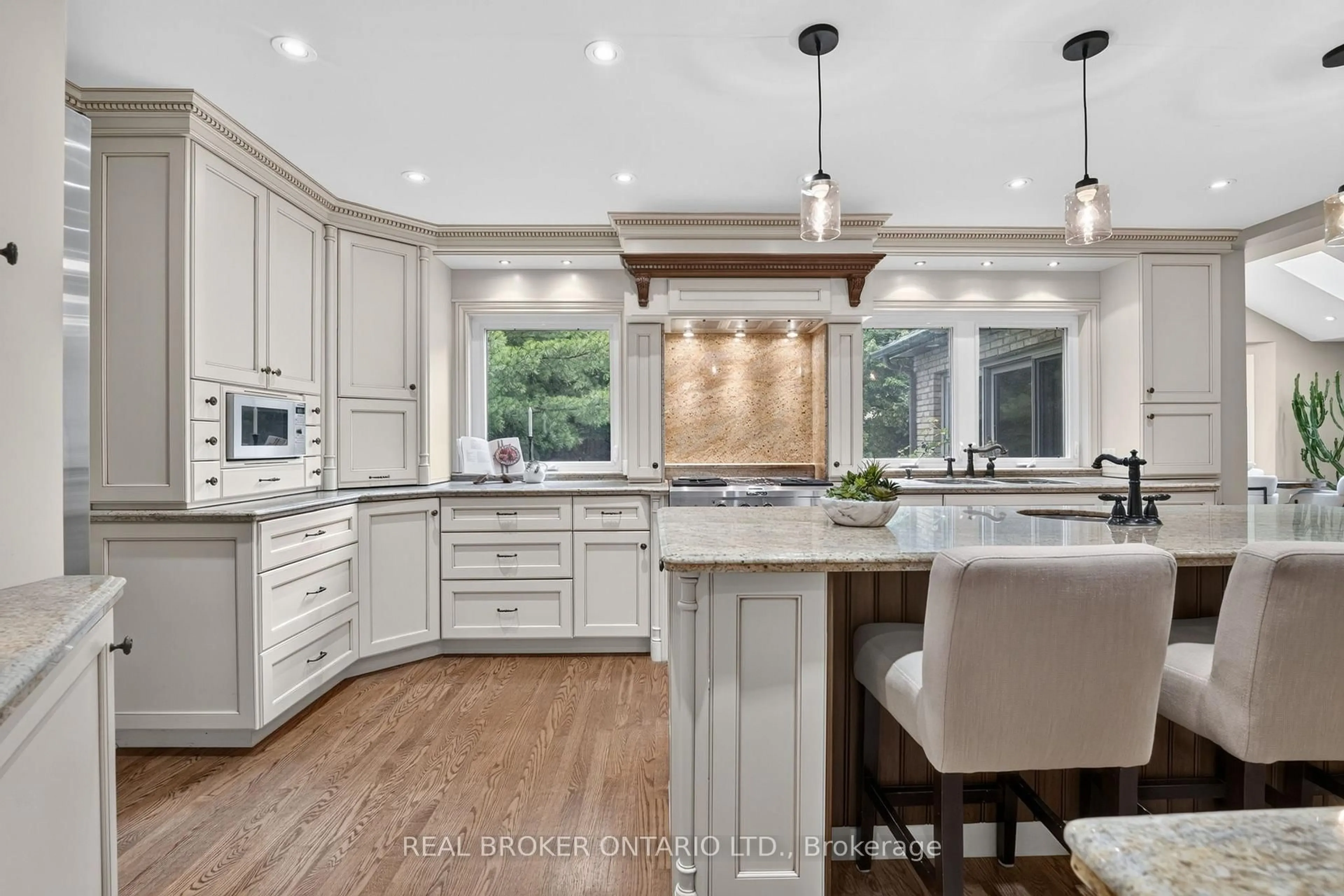 Open concept kitchen, unknown for 207 Longfield Cres, Hamilton Ontario L9G 3W4