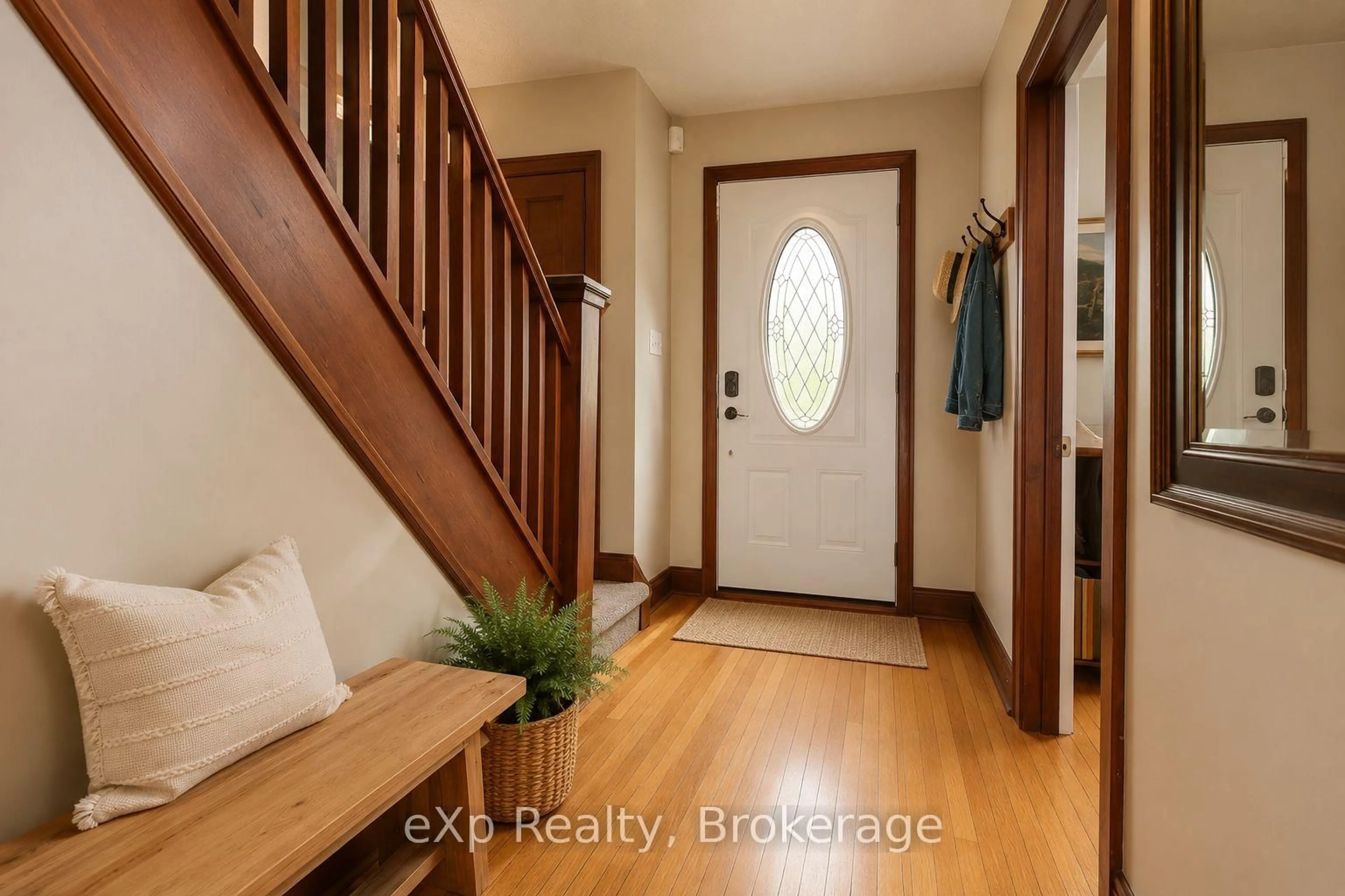 Indoor entryway for 596 13th A St, Owen Sound Ontario N4K 3X4
