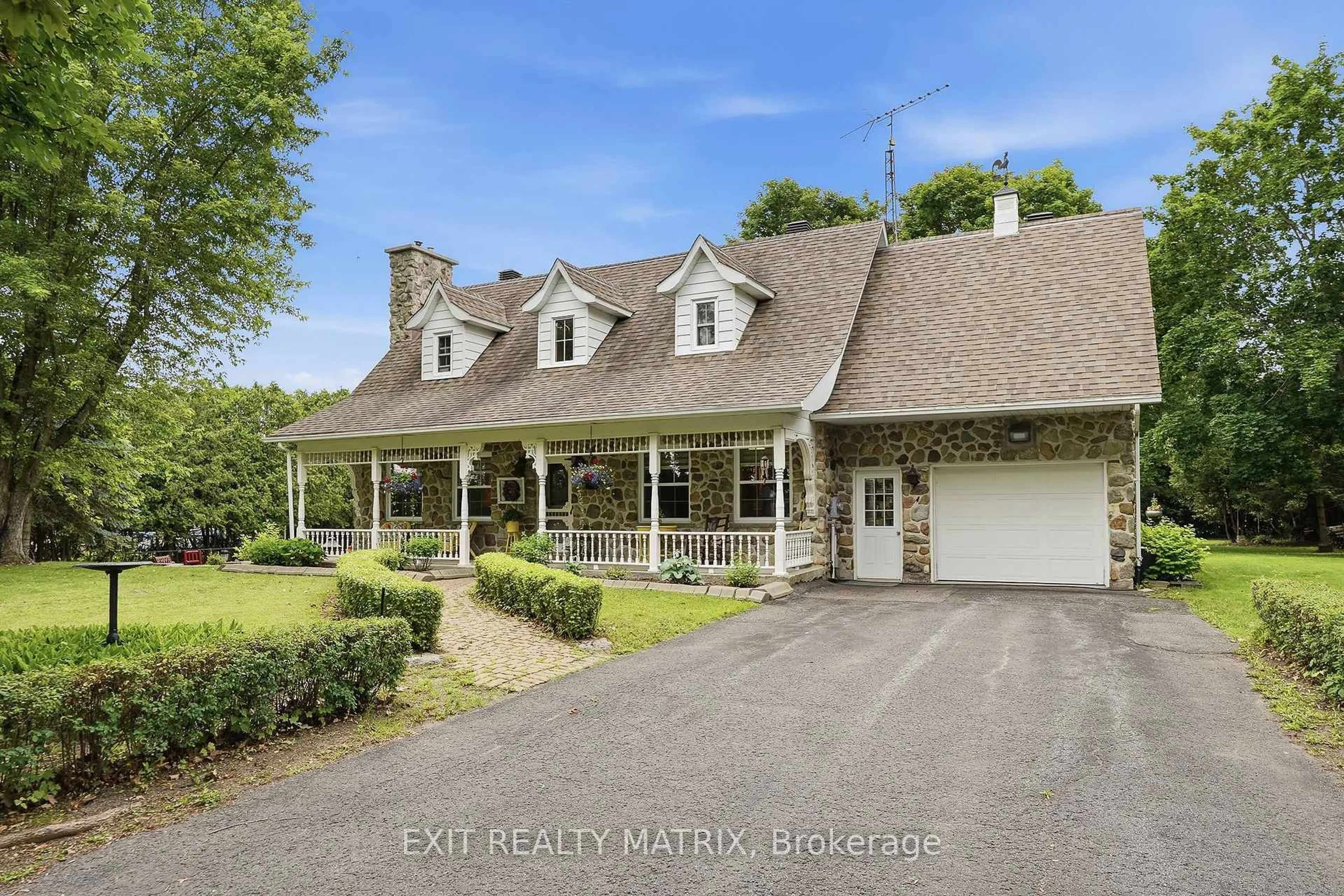 A pic from outside/outdoor area/front of a property/back of a property/a pic from drone, street for 20290 Kenyon Concession Rd 1 Concession, North Glengarry Ontario K0C 1A0