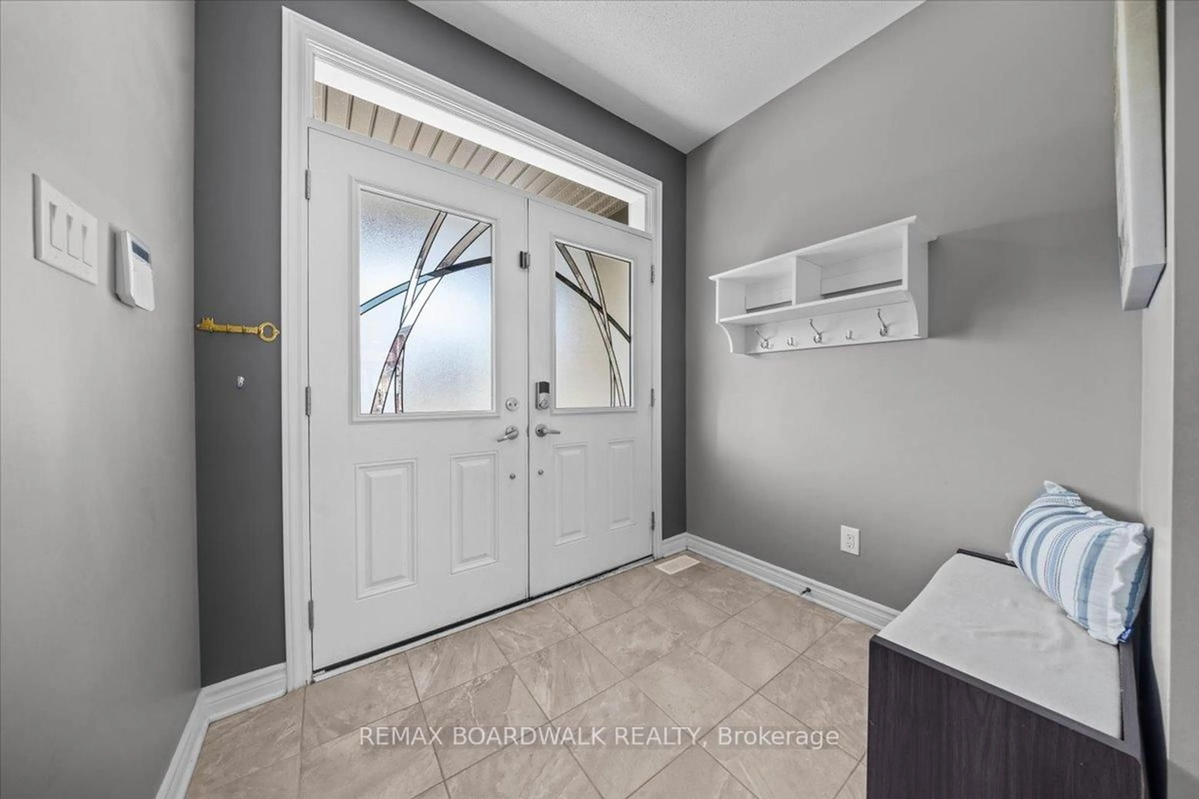 Indoor entryway for 623 Capuchon Way, Ottawa Ontario K4A 0W2