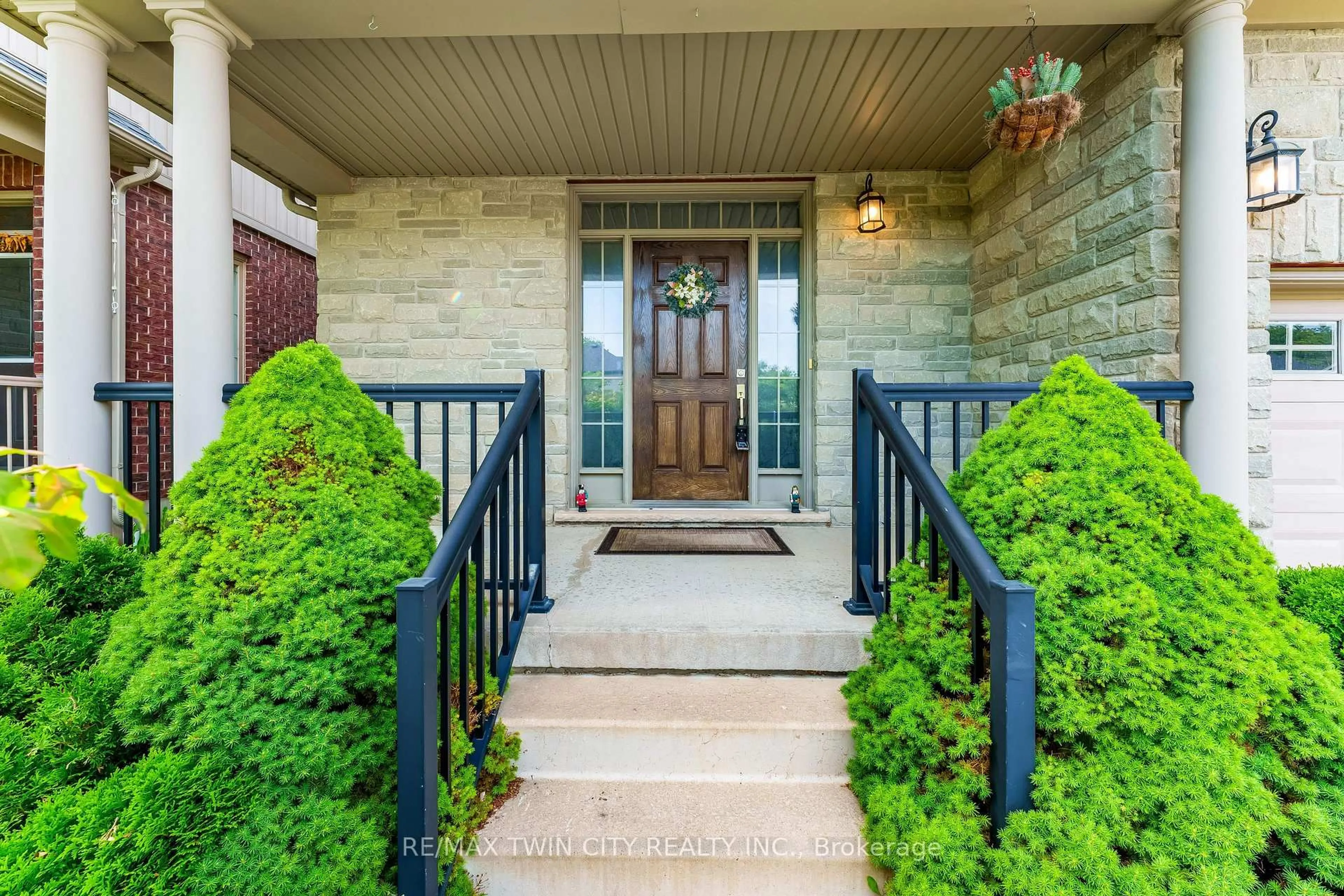 Indoor entryway for 430 Kelso Dr, Waterloo Ontario N2V 2S1