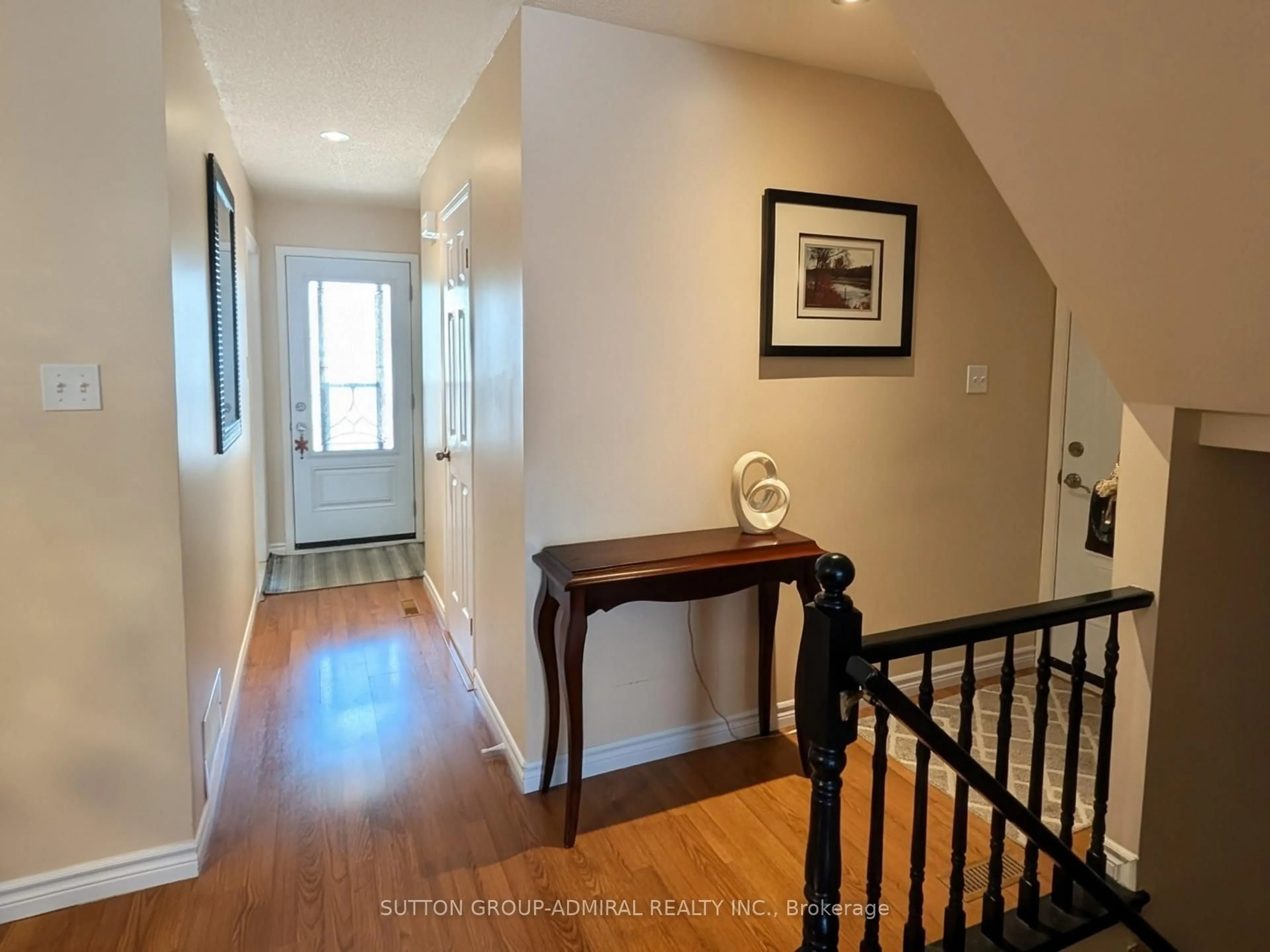 Indoor entryway for 503 Highway 8 St #37, Hamilton Ontario L8G 5E2