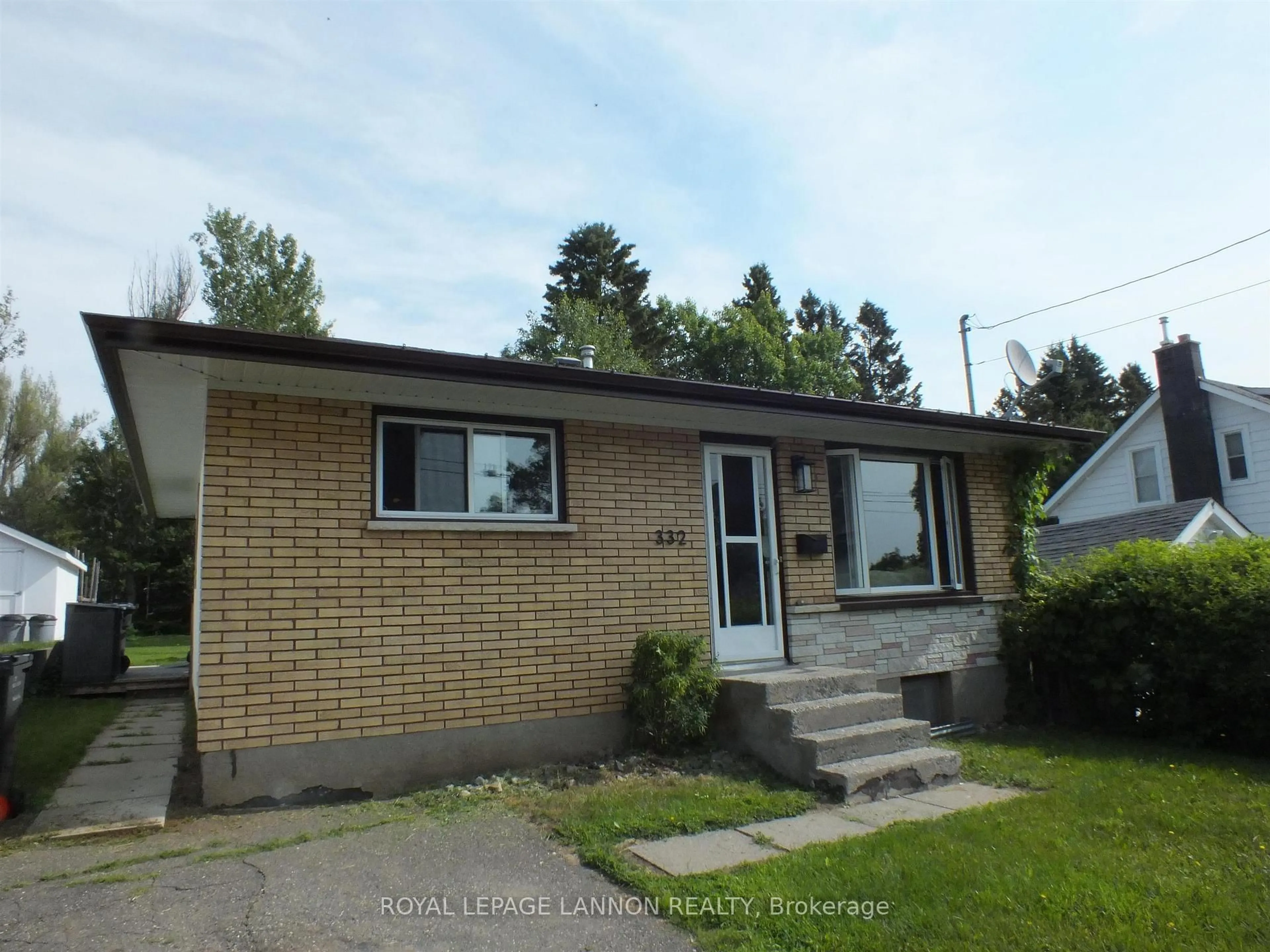 Unknown for 332 Erle St, Thunder Bay Ontario P7A 1N5