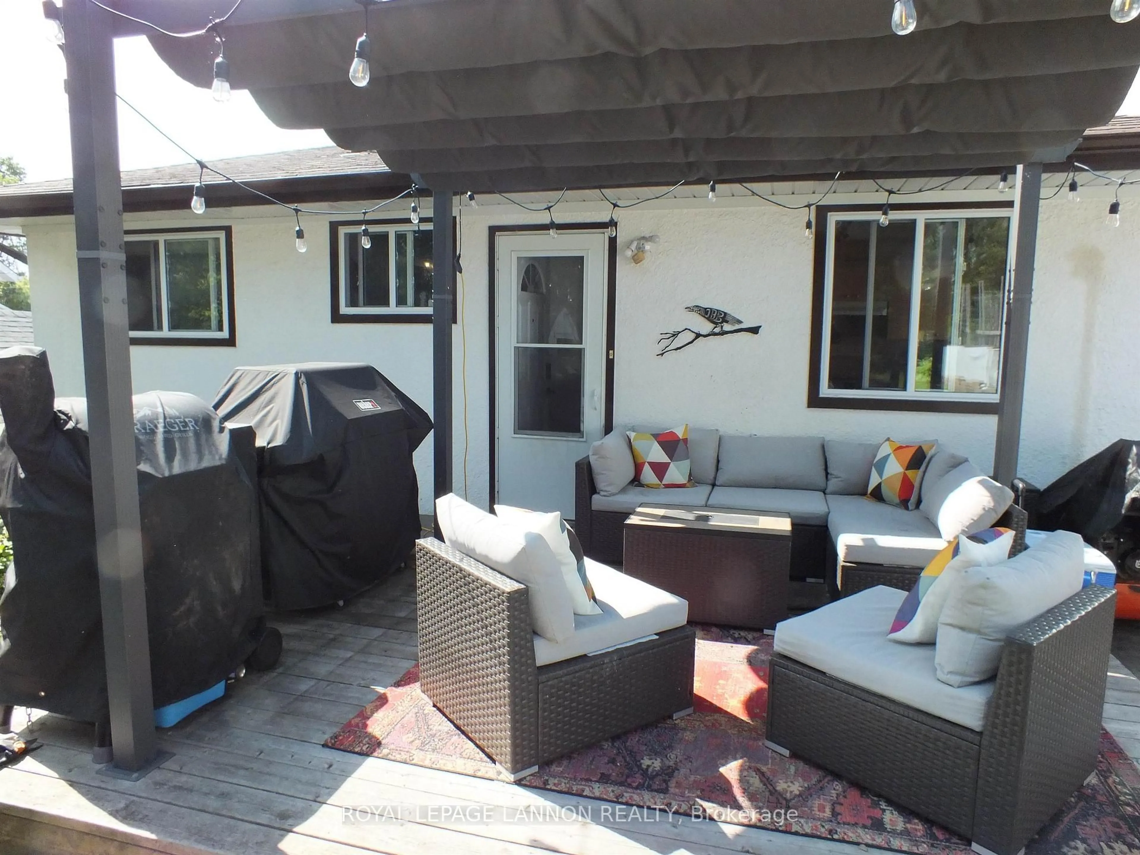 Patio, street for 332 Erle St, Thunder Bay Ontario P7A 1N5