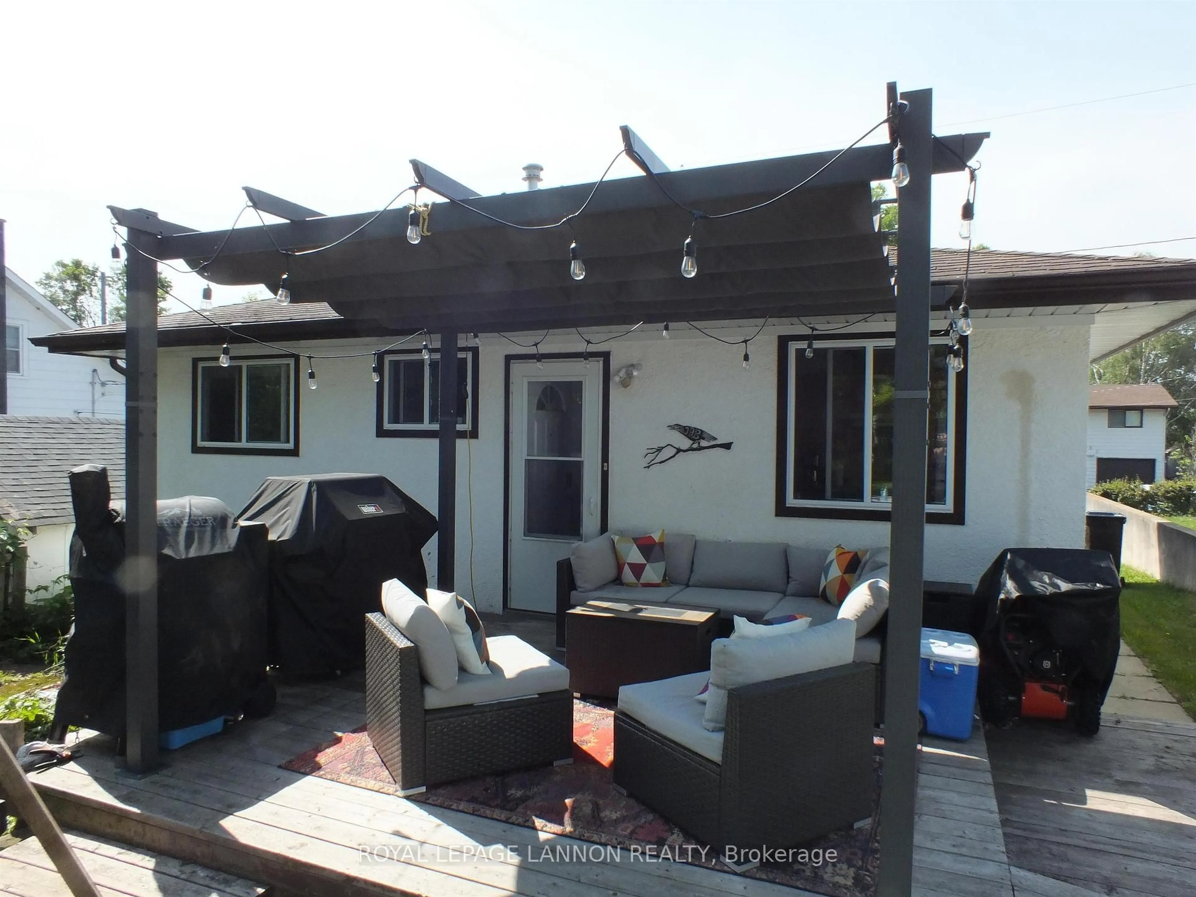 Patio, street for 332 Erle St, Thunder Bay Ontario P7A 1N5