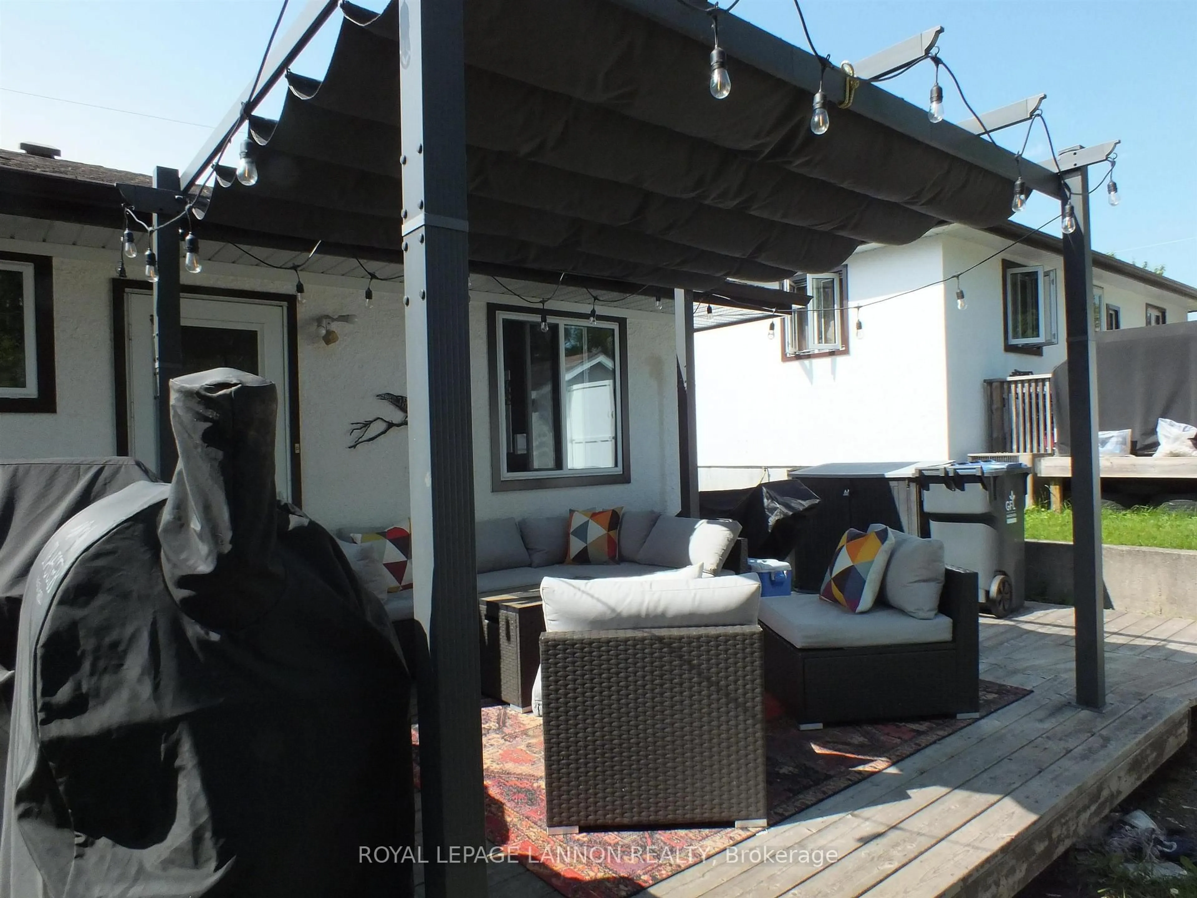 Patio, street for 332 Erle St, Thunder Bay Ontario P7A 1N5