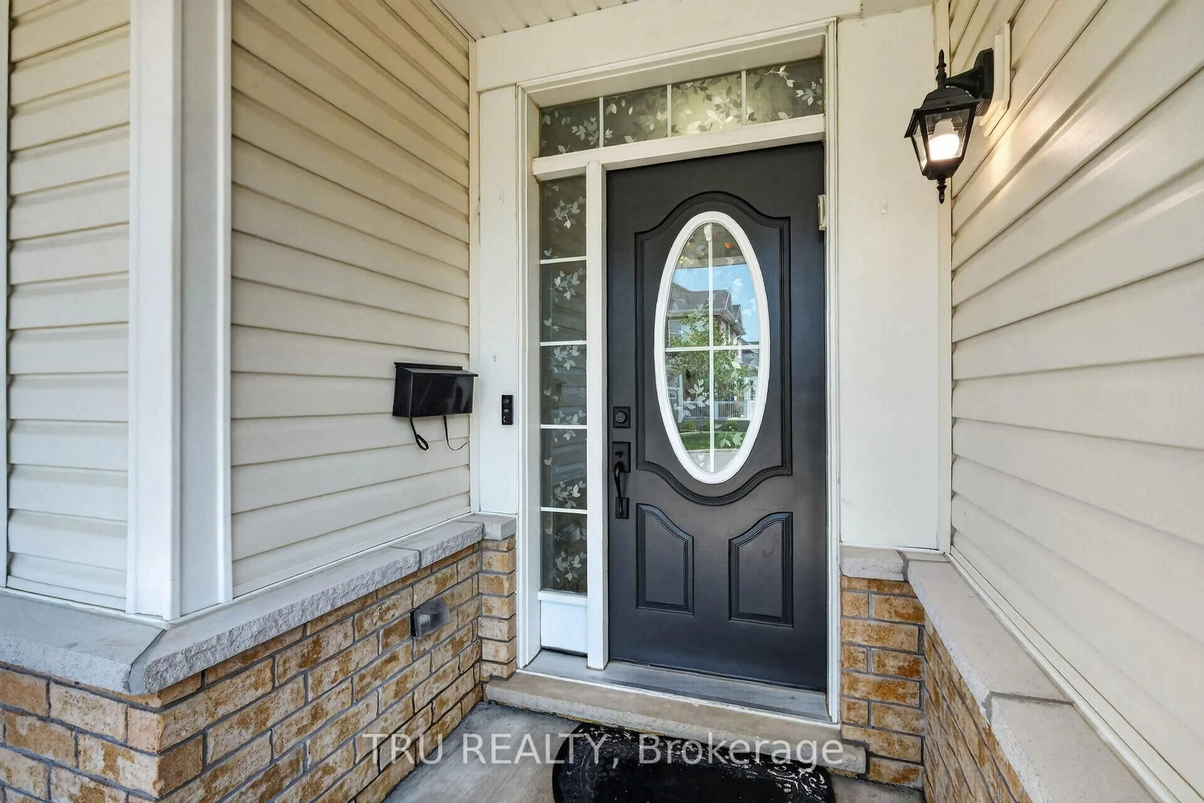 Indoor entryway for 26 Palmeto Crt, Ottawa Ontario K2S 0X2