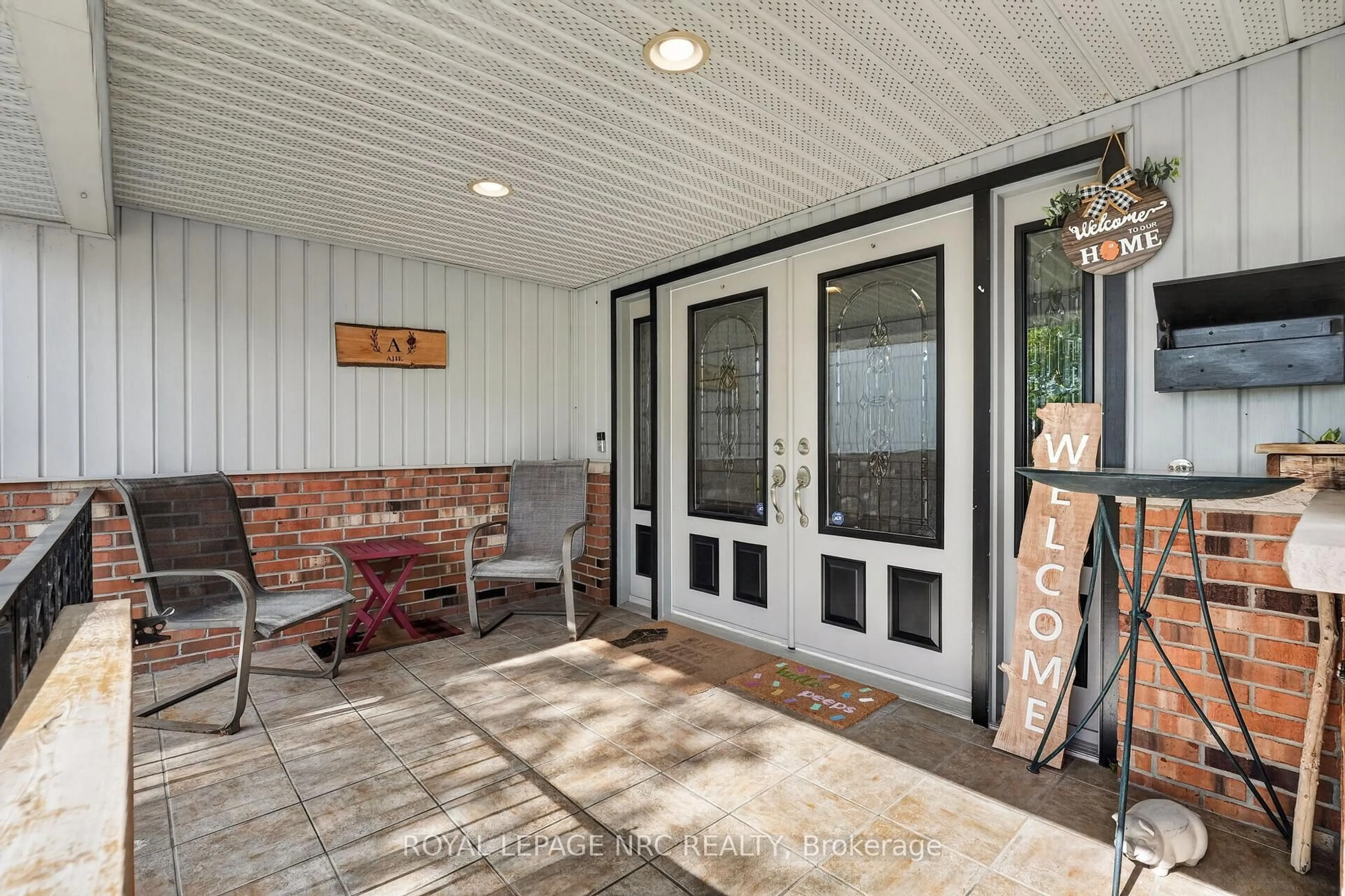 Indoor entryway for 979 CRESCENT Rd, Fort Erie Ontario L2A 4R6