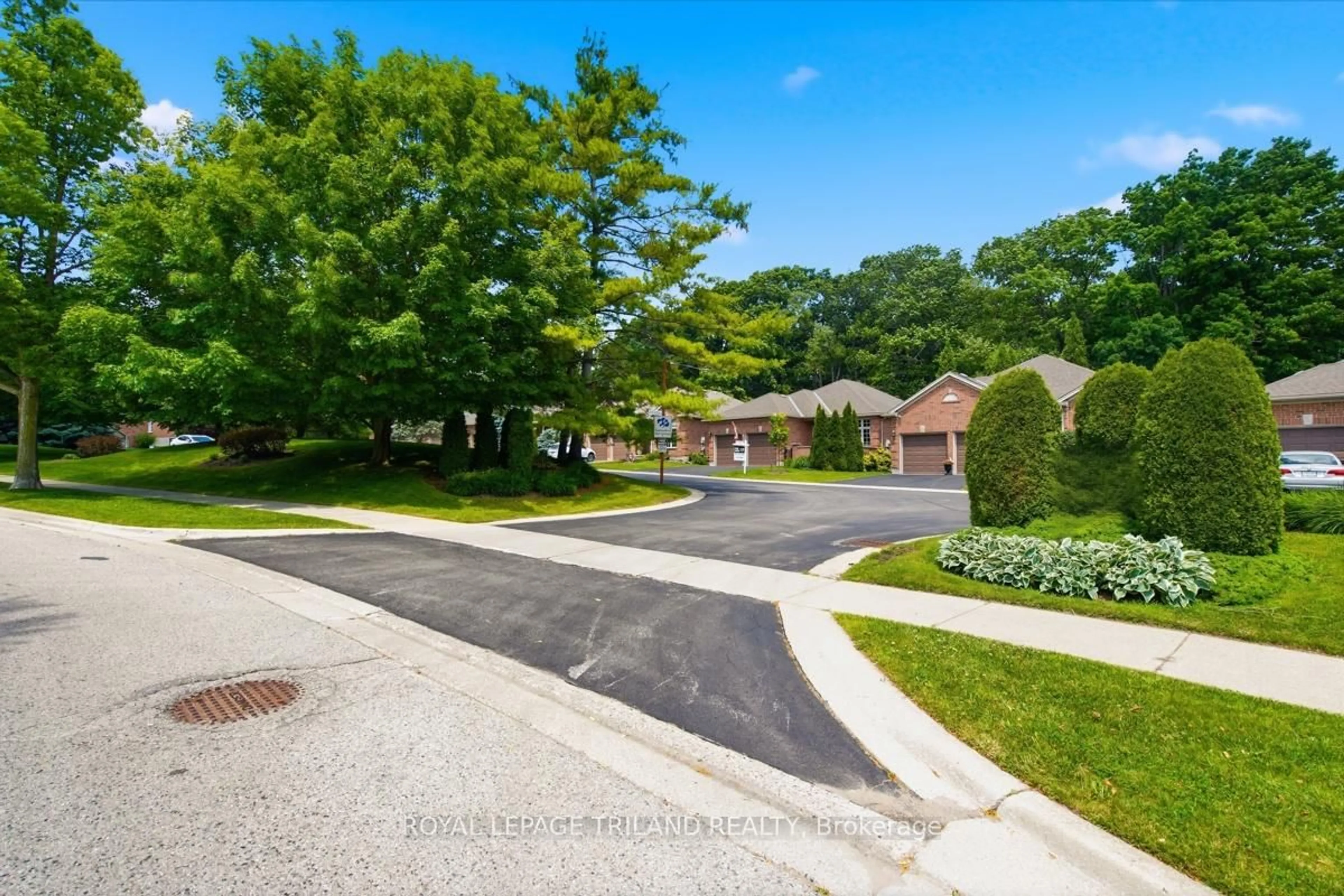 A pic from outside/outdoor area/front of a property/back of a property/a pic from drone, street for 10 Cadeau Terr #6, London South Ontario N6K 4W6