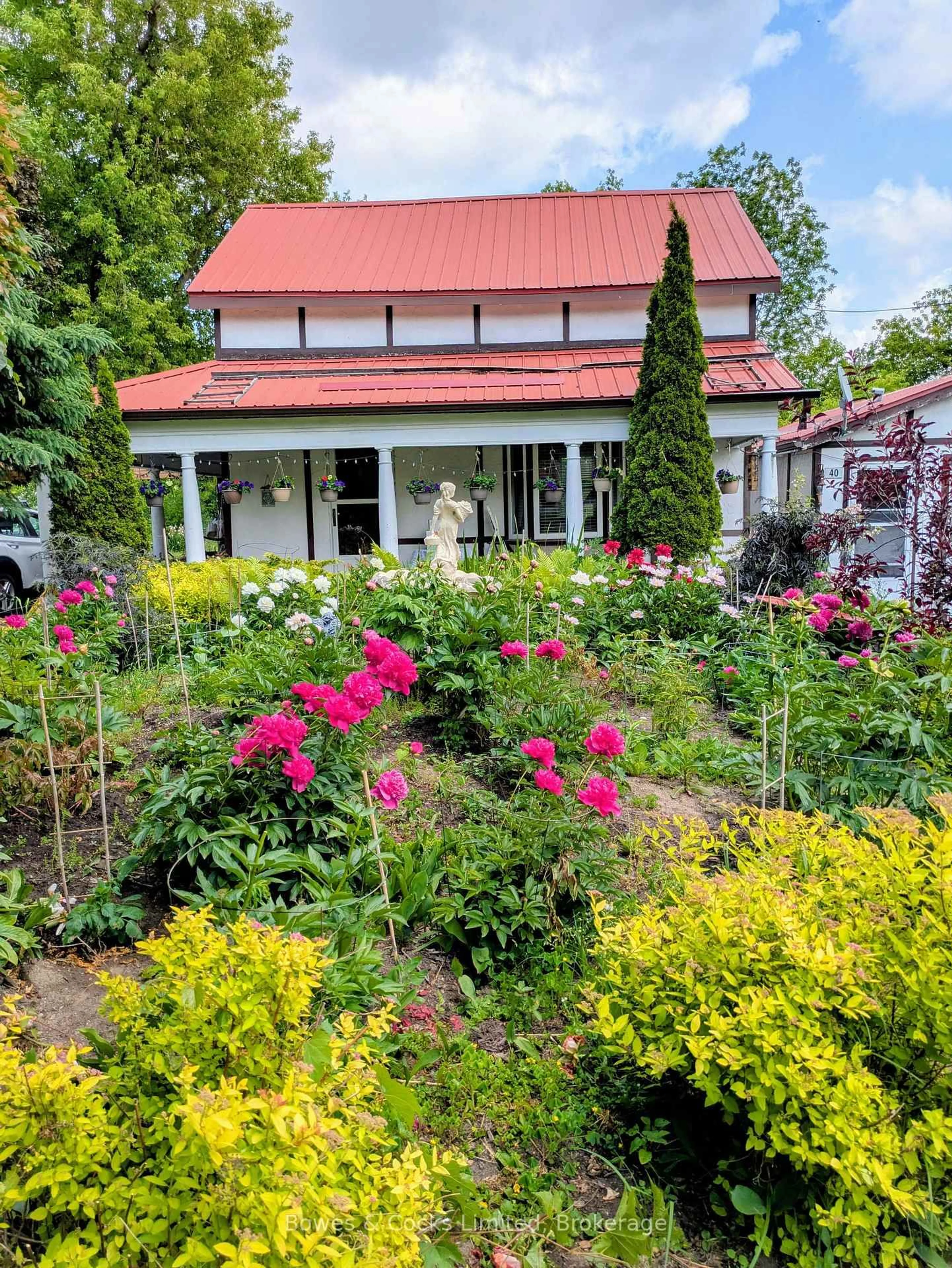 Patio, street for 40 Victoria St, Asphodel-Norwood Ontario K0L 2V0