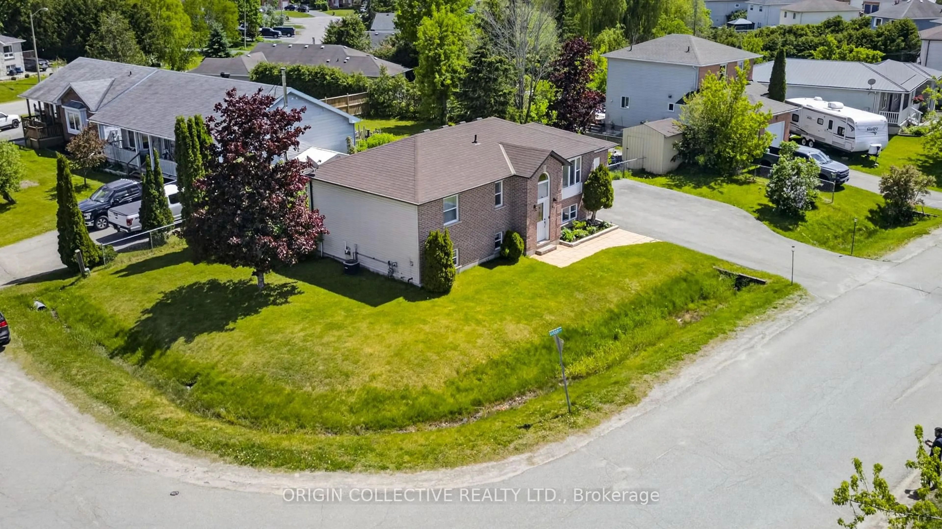 A pic from outside/outdoor area/front of a property/back of a property/a pic from drone, street for 42 Sarah Cres, Kawartha Lakes Ontario K0M 2W0