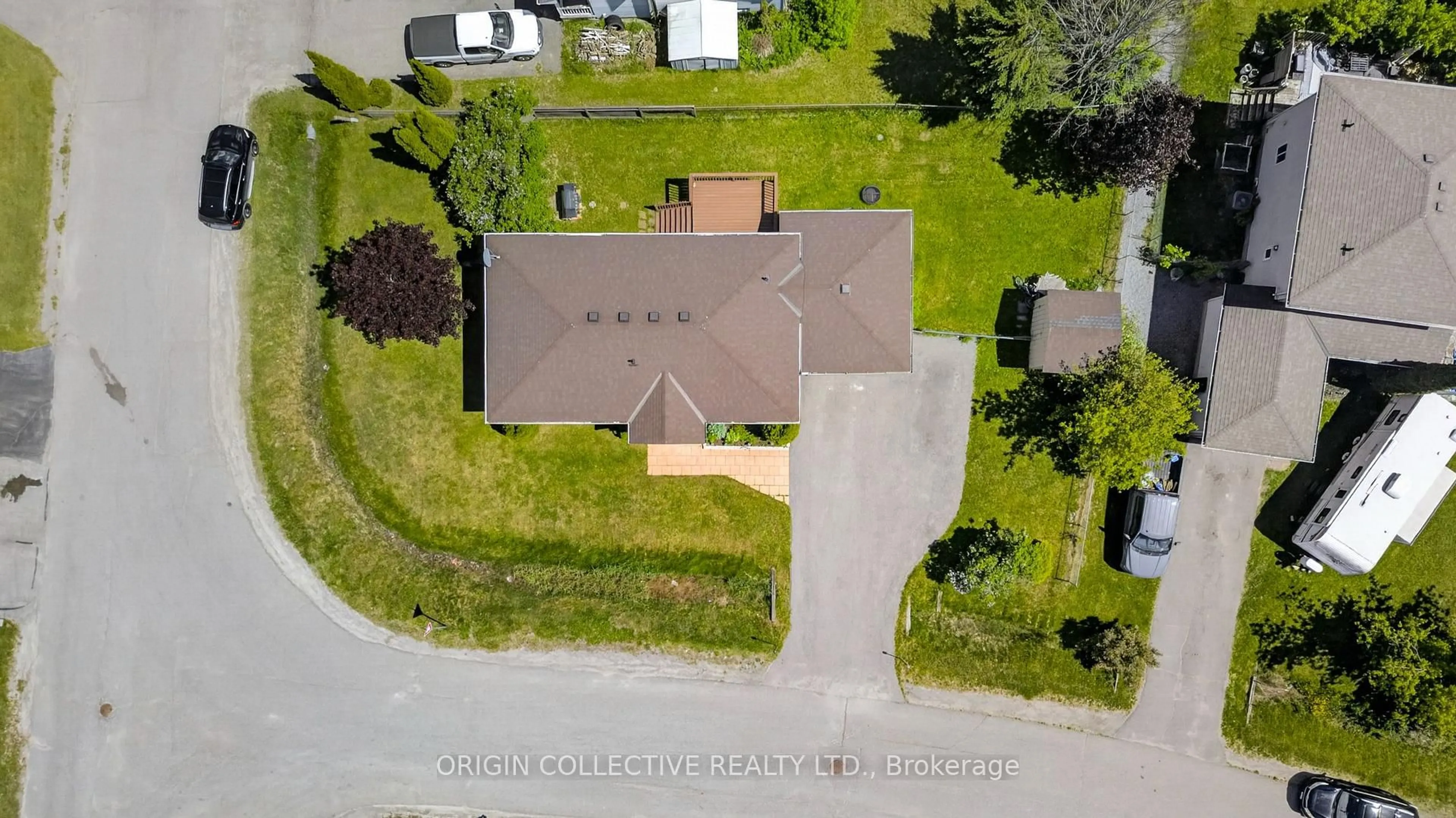 A pic from outside/outdoor area/front of a property/back of a property/a pic from drone, street for 42 Sarah Cres, Kawartha Lakes Ontario K0M 2W0