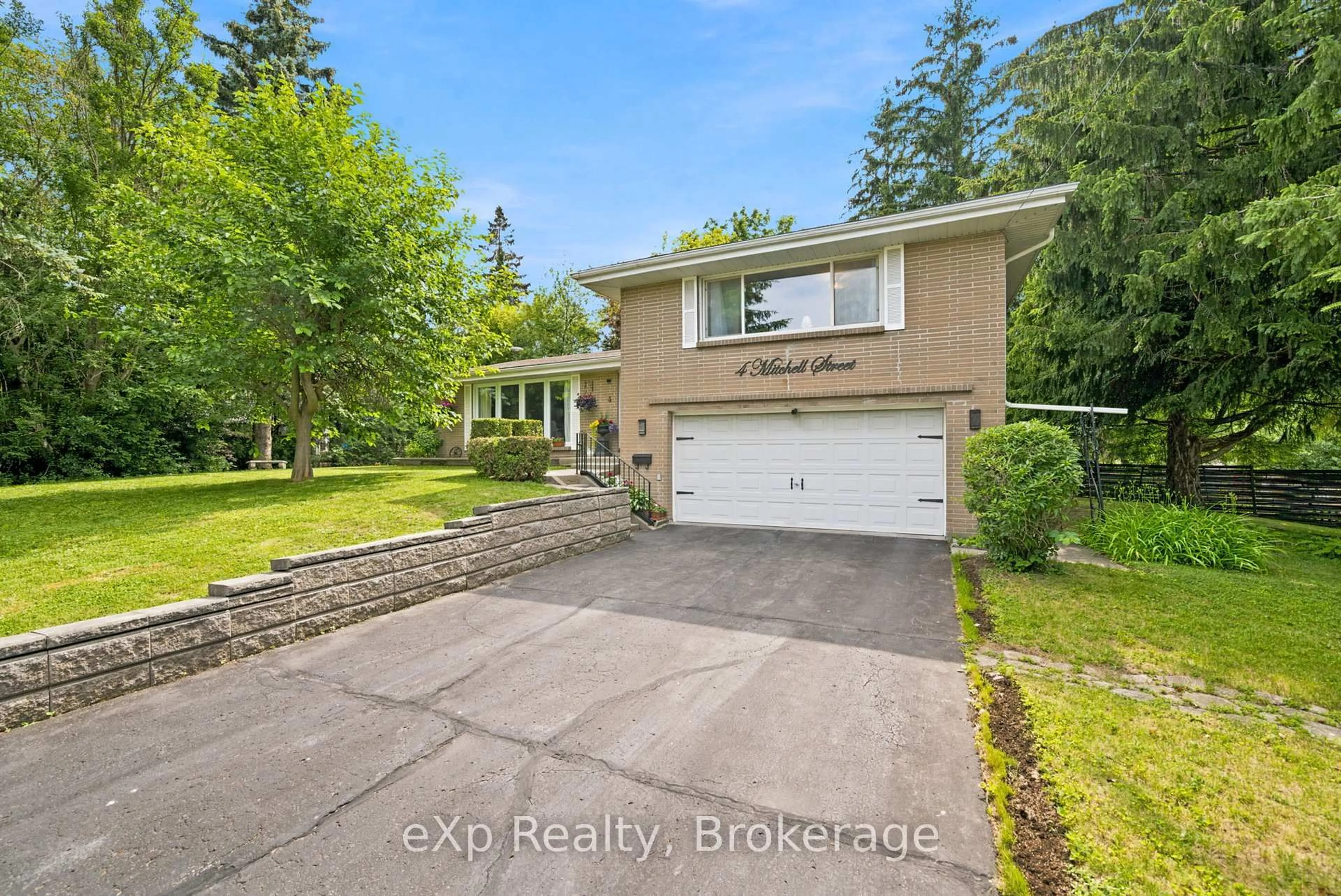 A pic from outside/outdoor area/front of a property/back of a property/a pic from drone, street for 4 Mitchell St, Port Hope Ontario L1A 2W5