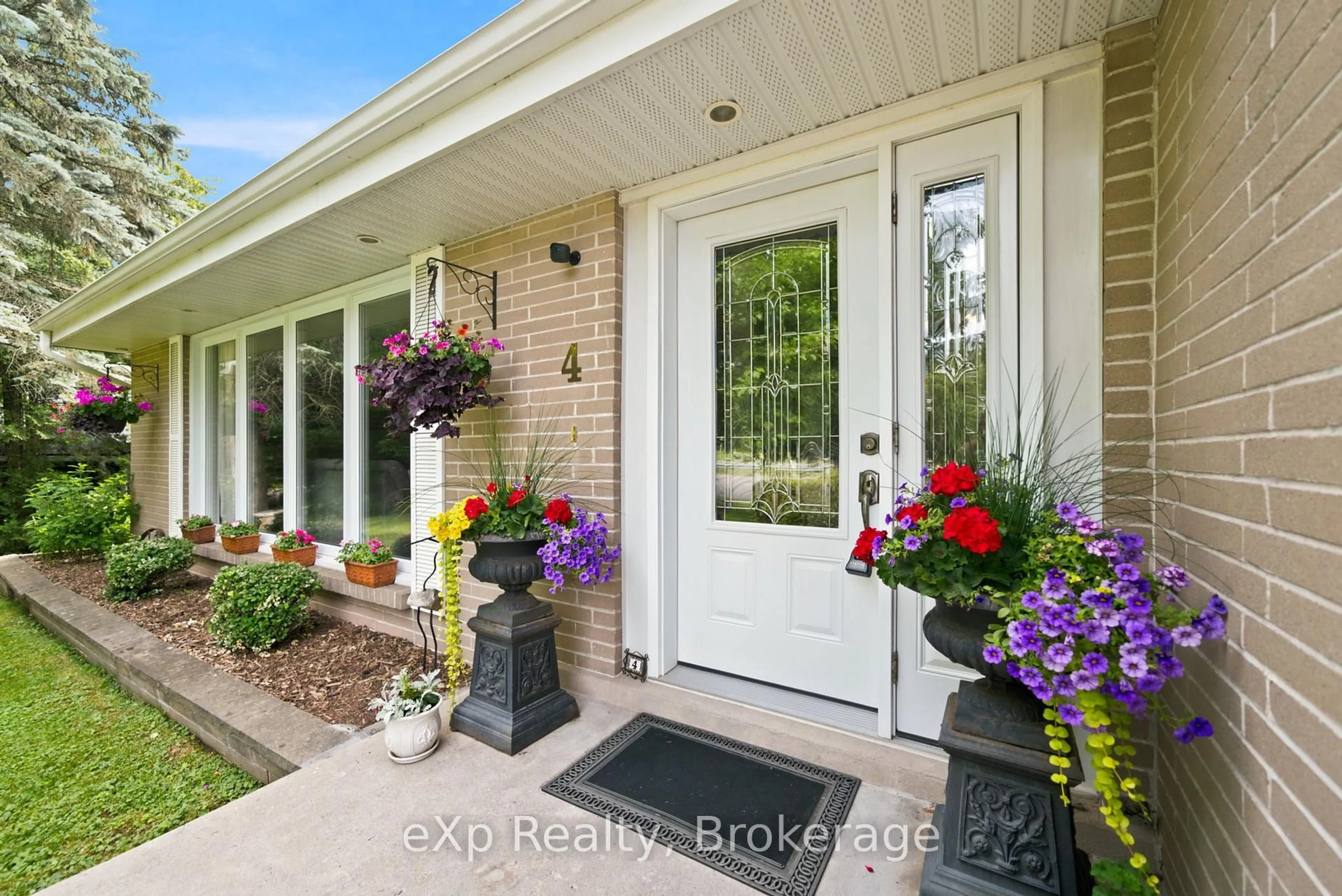 Indoor entryway for 4 Mitchell St, Port Hope Ontario L1A 2W5