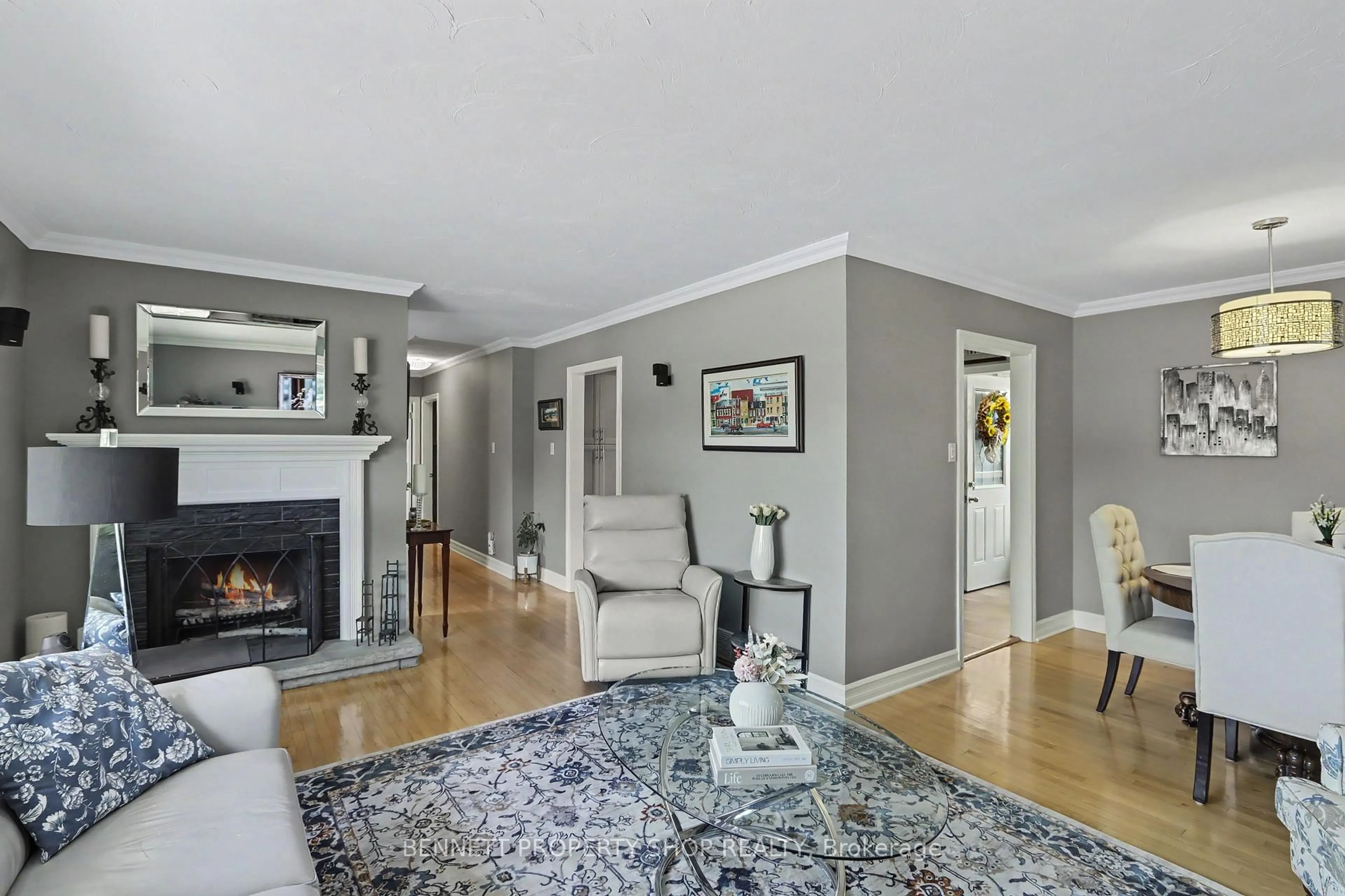 Living room with furniture, unknown for 28 Majestic Dr, Ottawa Ontario K2G 1C7