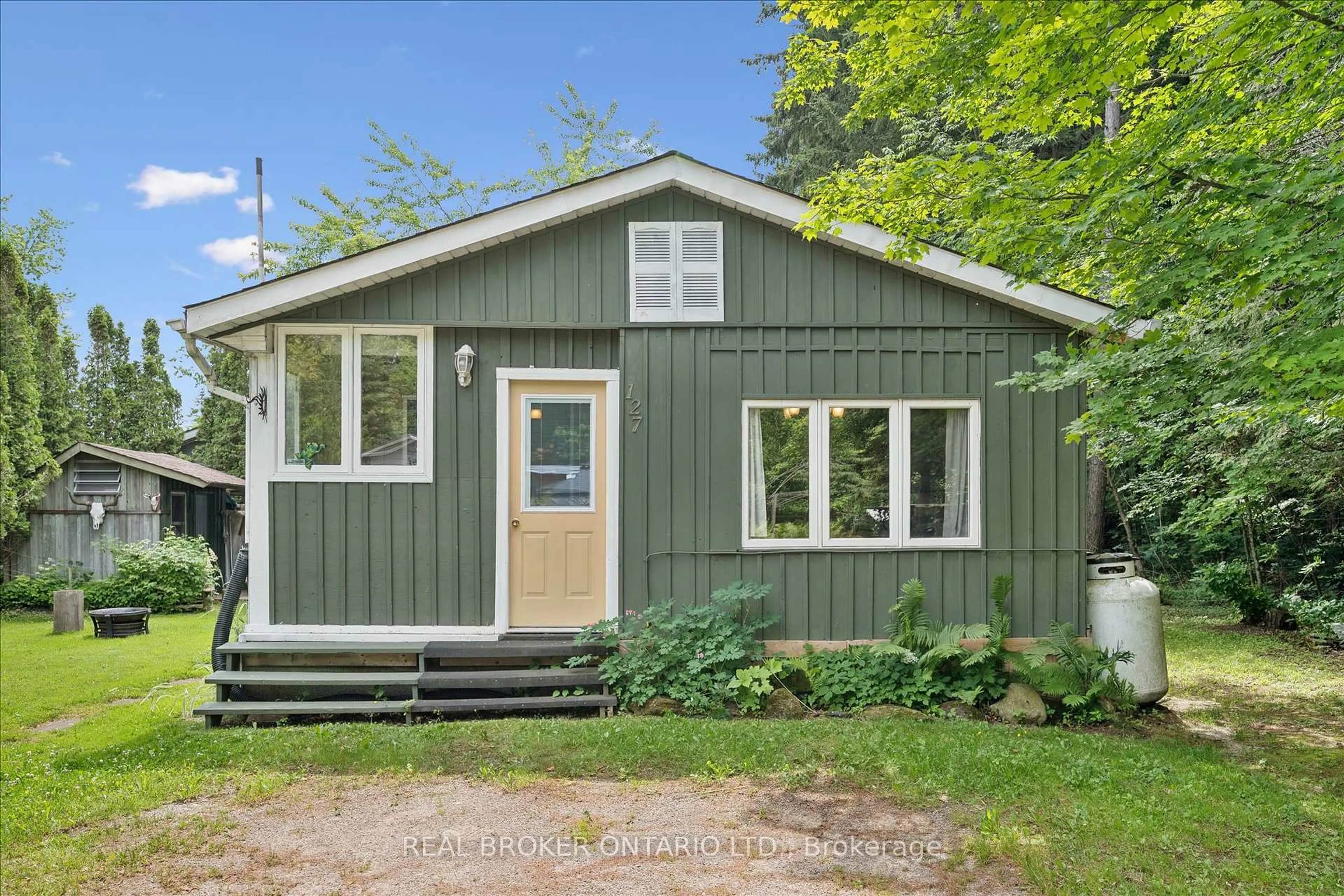 Shed for 127 Cedar Cres, Centre Wellington Ontario N1M 2W5