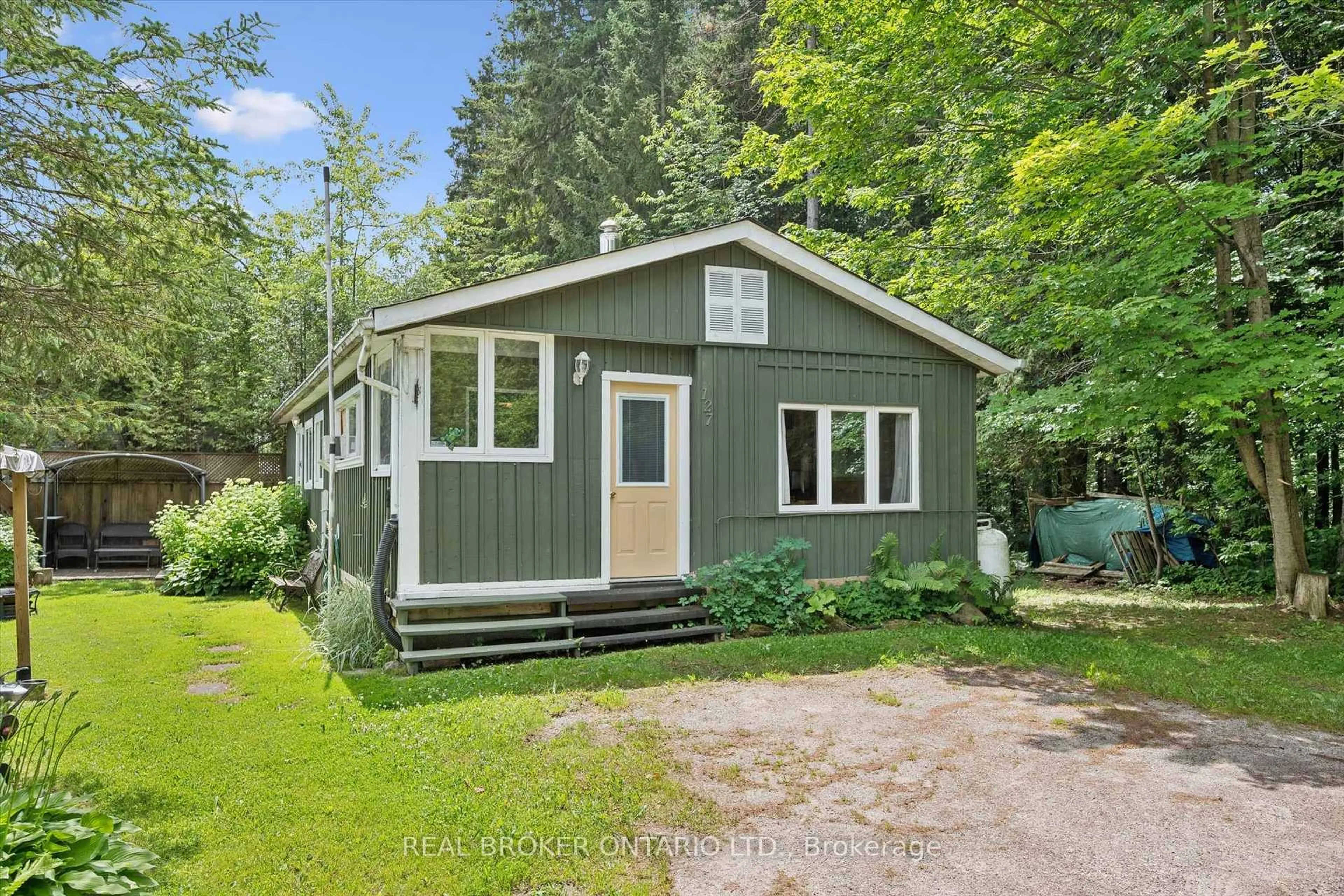 Shed for 127 Cedar Cres, Centre Wellington Ontario N1M 2W5