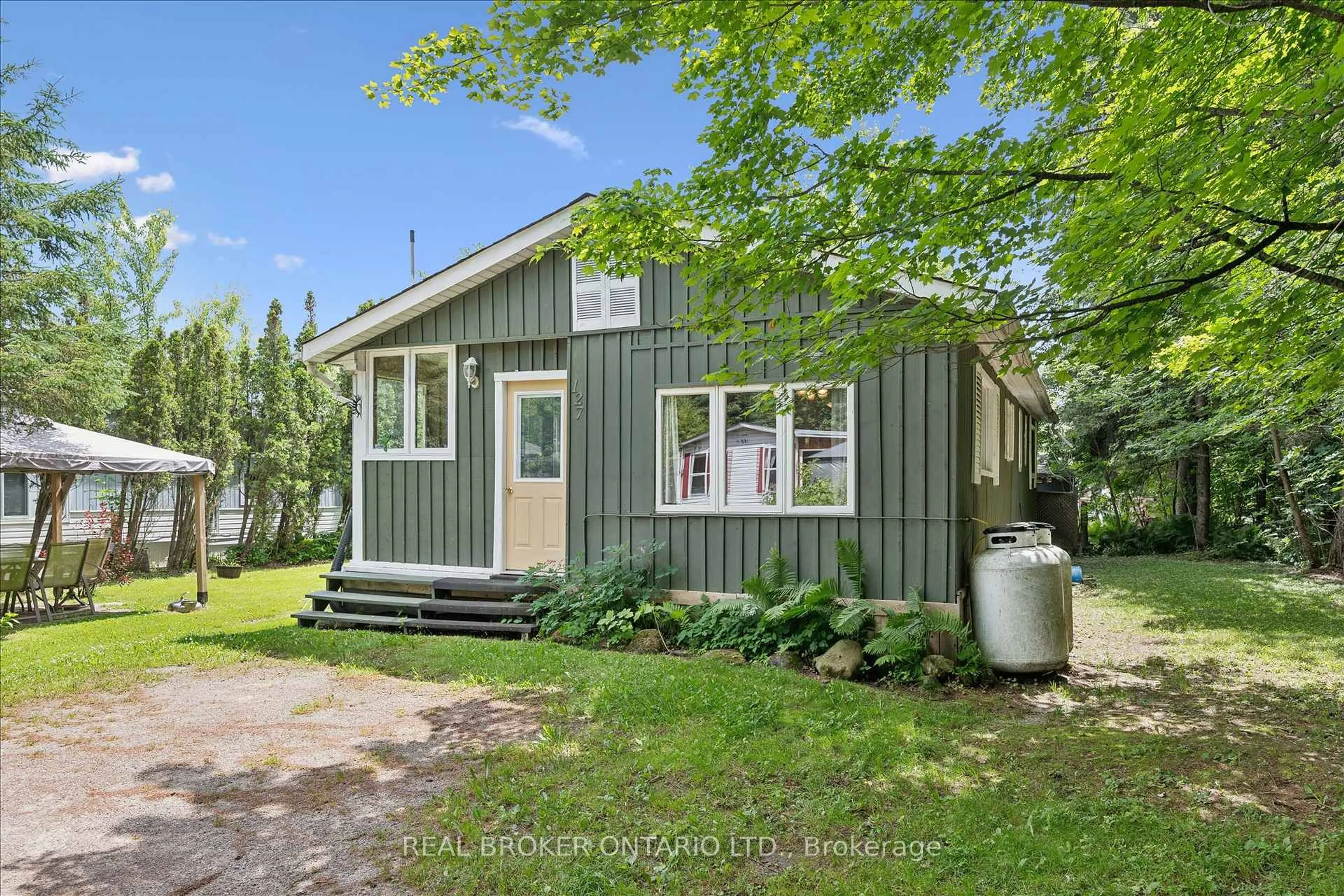 Shed for 127 Cedar Cres, Centre Wellington Ontario N1M 2W5