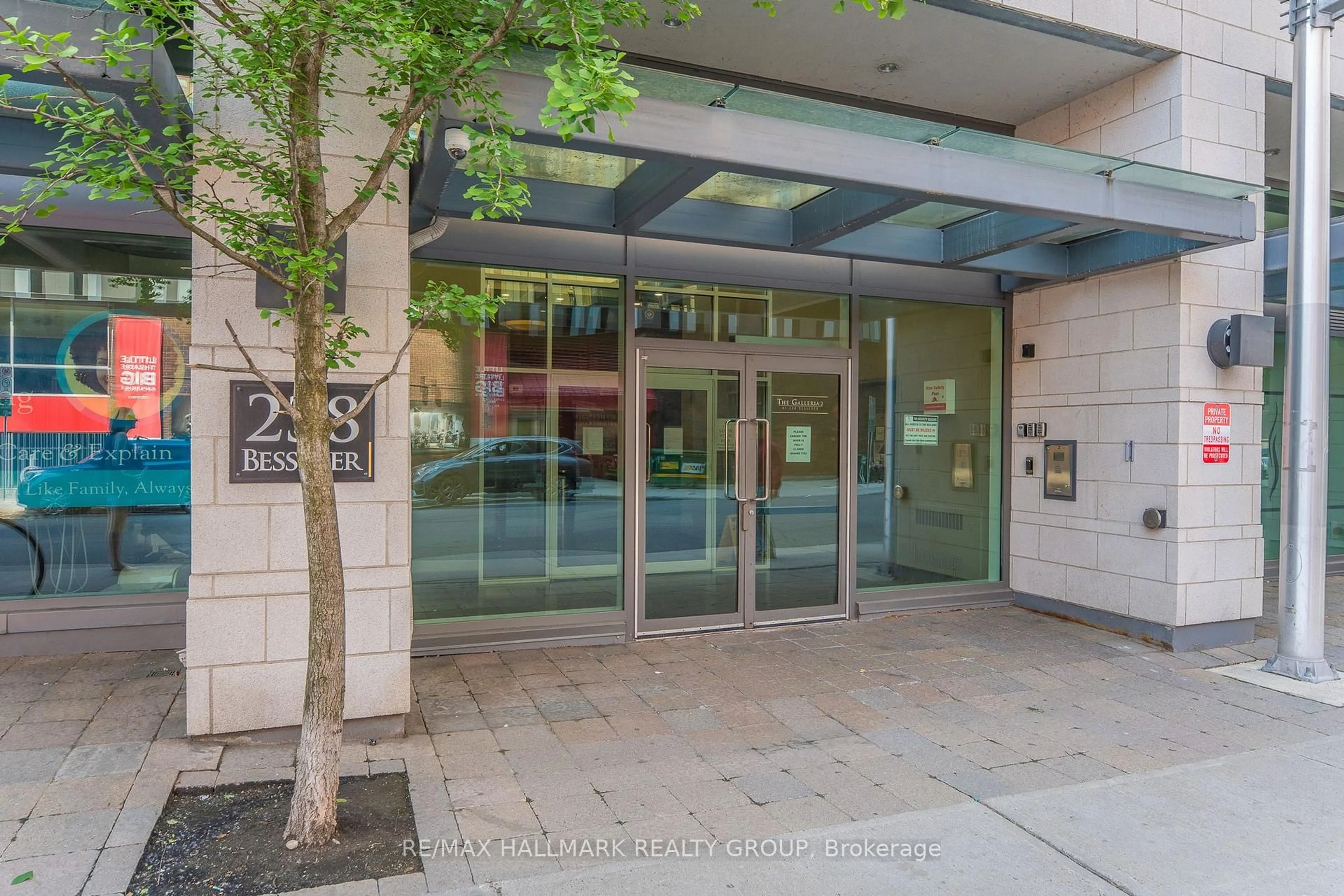 Indoor foyer for 238 Besserer St #517, Ottawa Ontario K1N 6B1