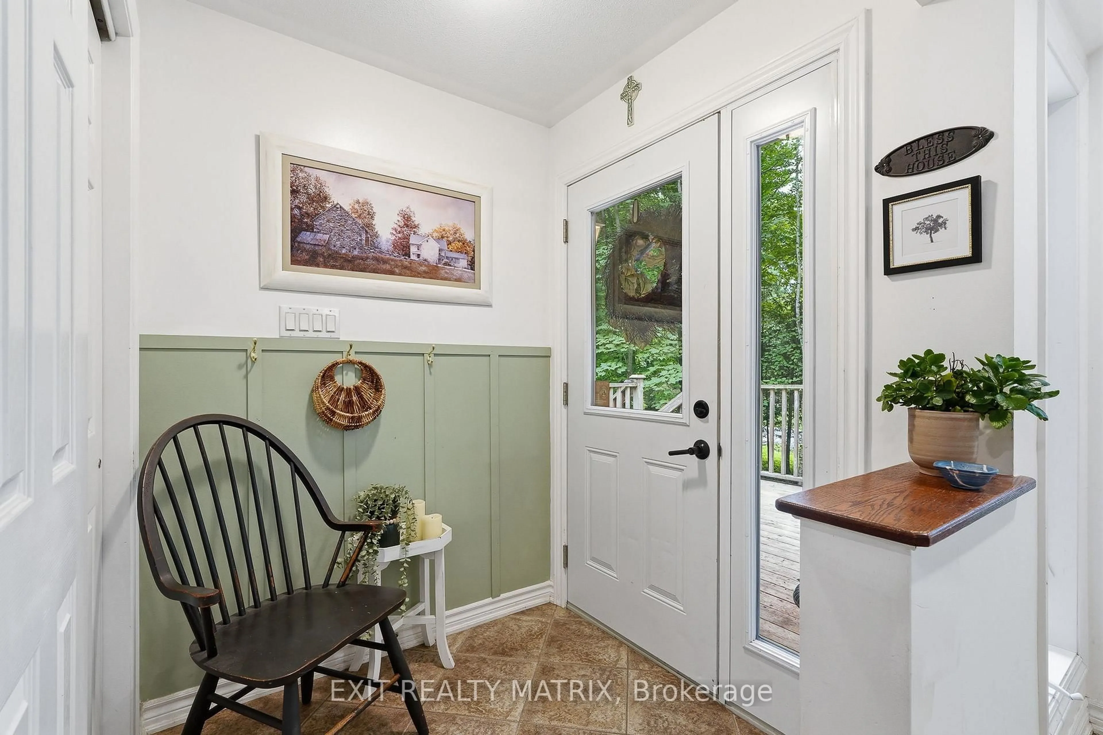 Indoor entryway for 97 Seguinbourg St, The Nation Ontario K0A 1M0