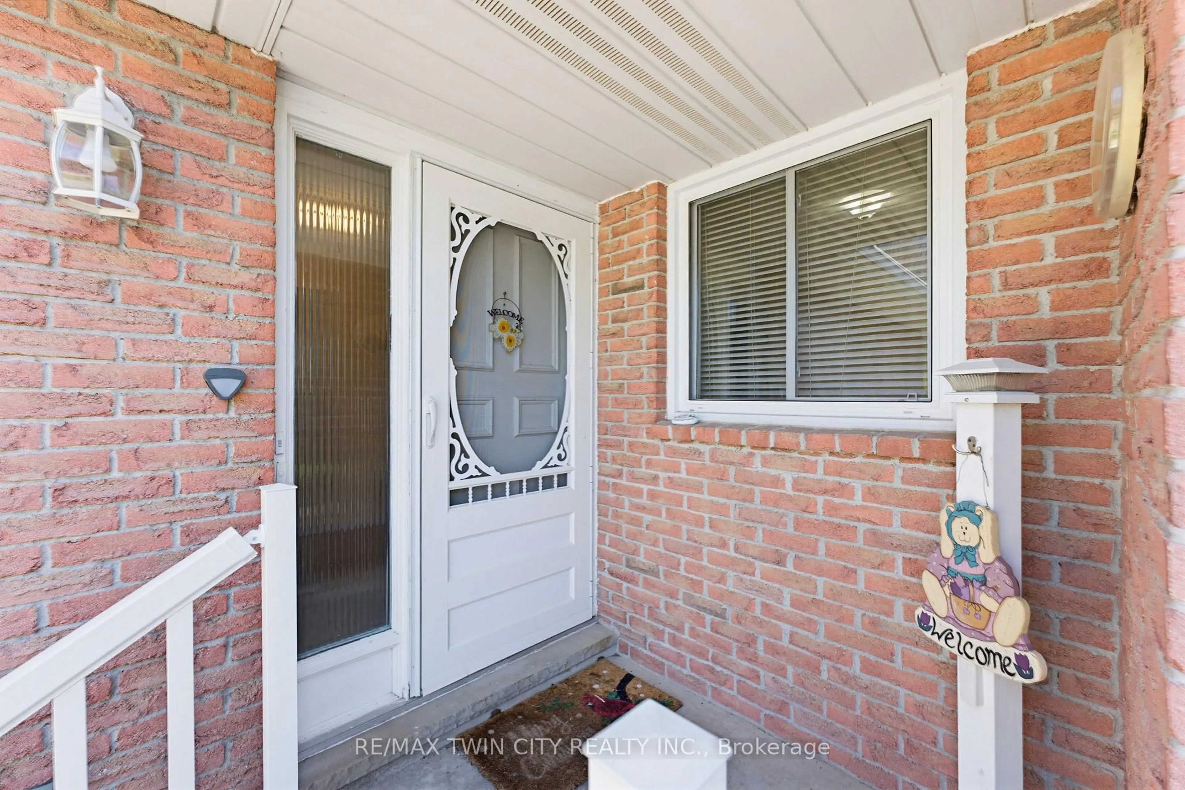 Indoor entryway for 65 Lyndhurst Ave, Norfolk Ontario N3Y 4J9