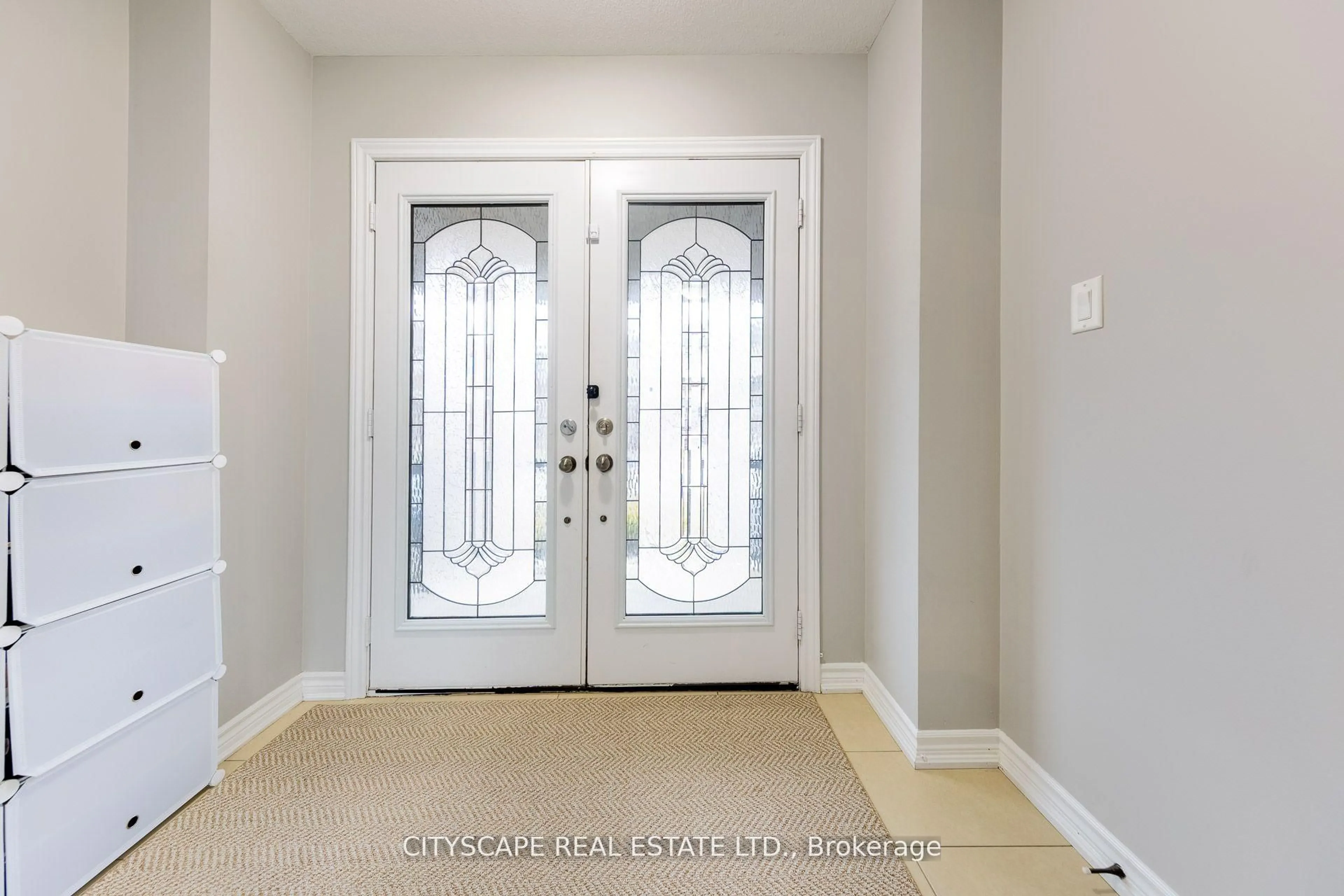 Indoor entryway for 121 Crafter Cres, Hamilton Ontario L8J 0H8