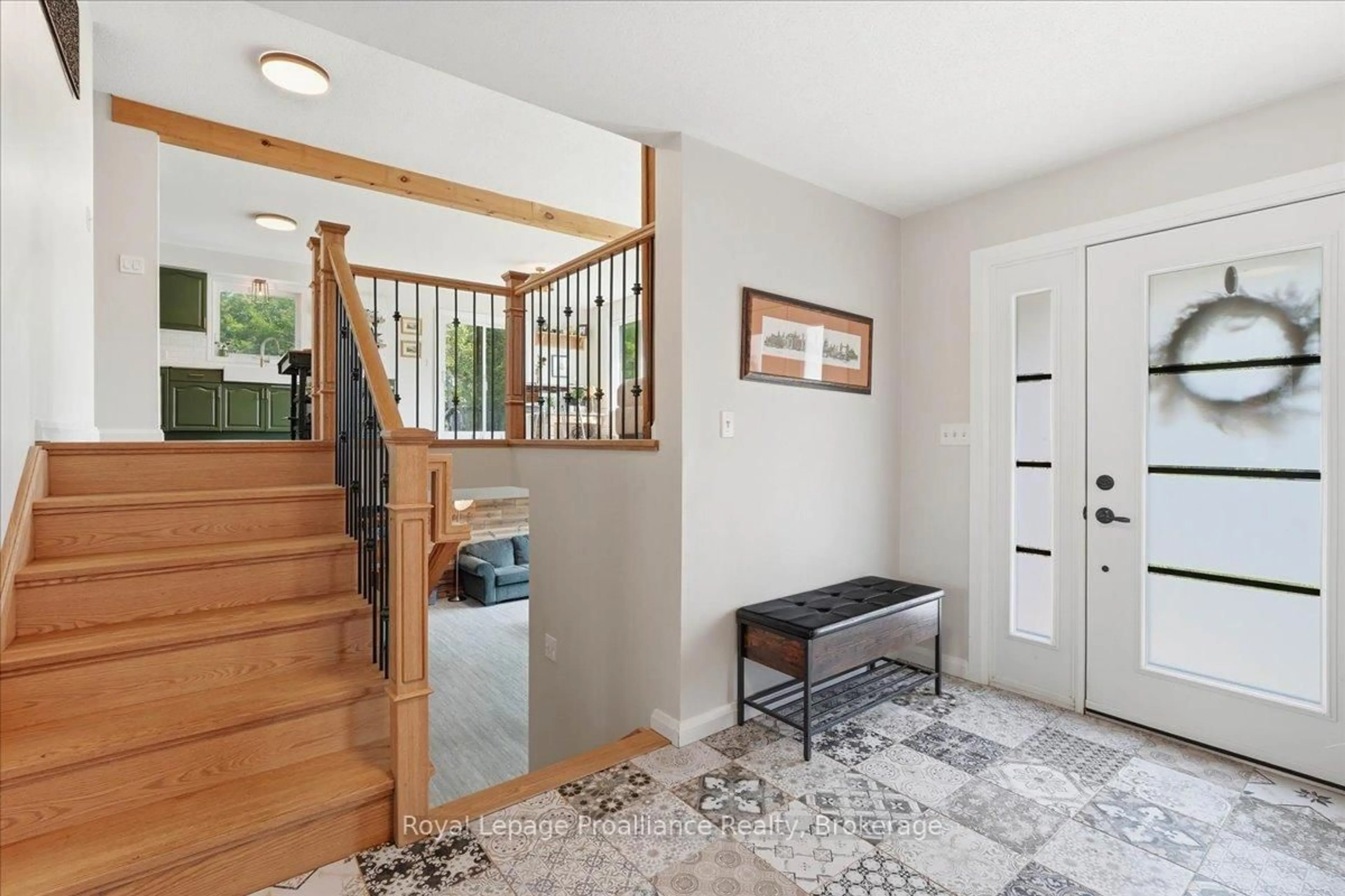 Indoor entryway for 10389 Highway 41, Kaladar Ontario K0H 1Z0
