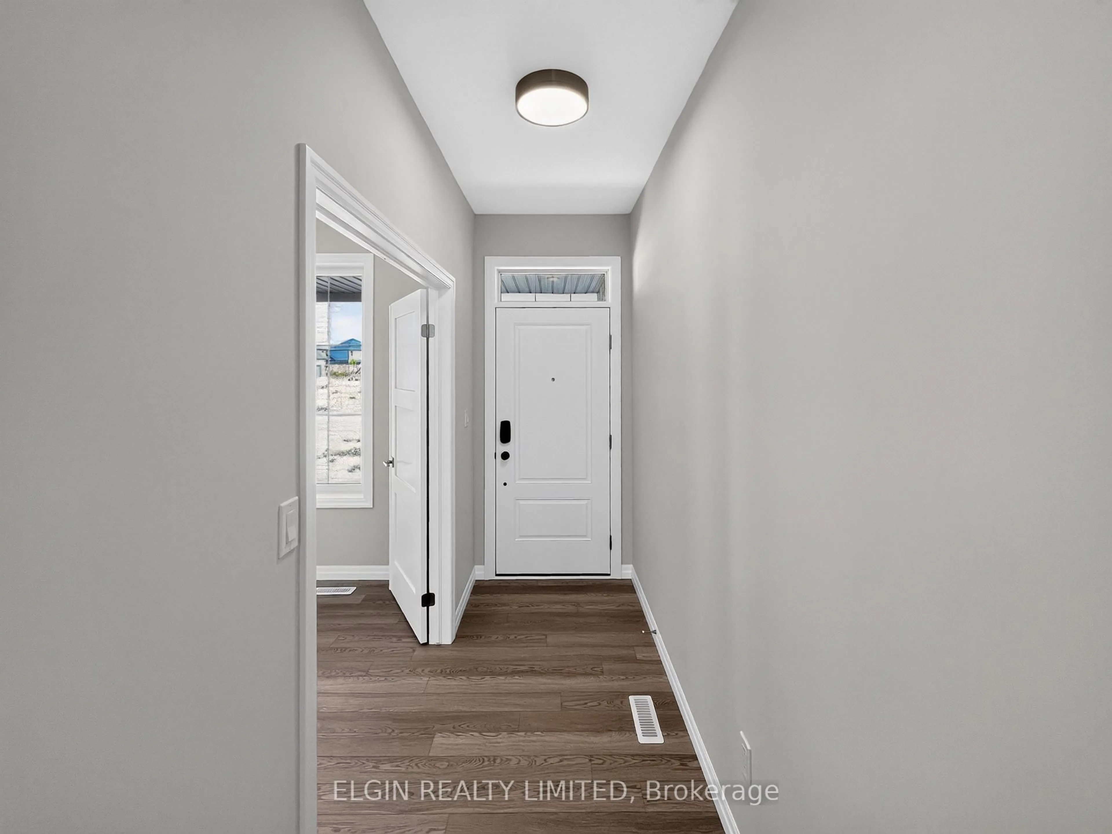 Indoor entryway for 5 Columbus Crt, Central Elgin Ontario N5P 0E5