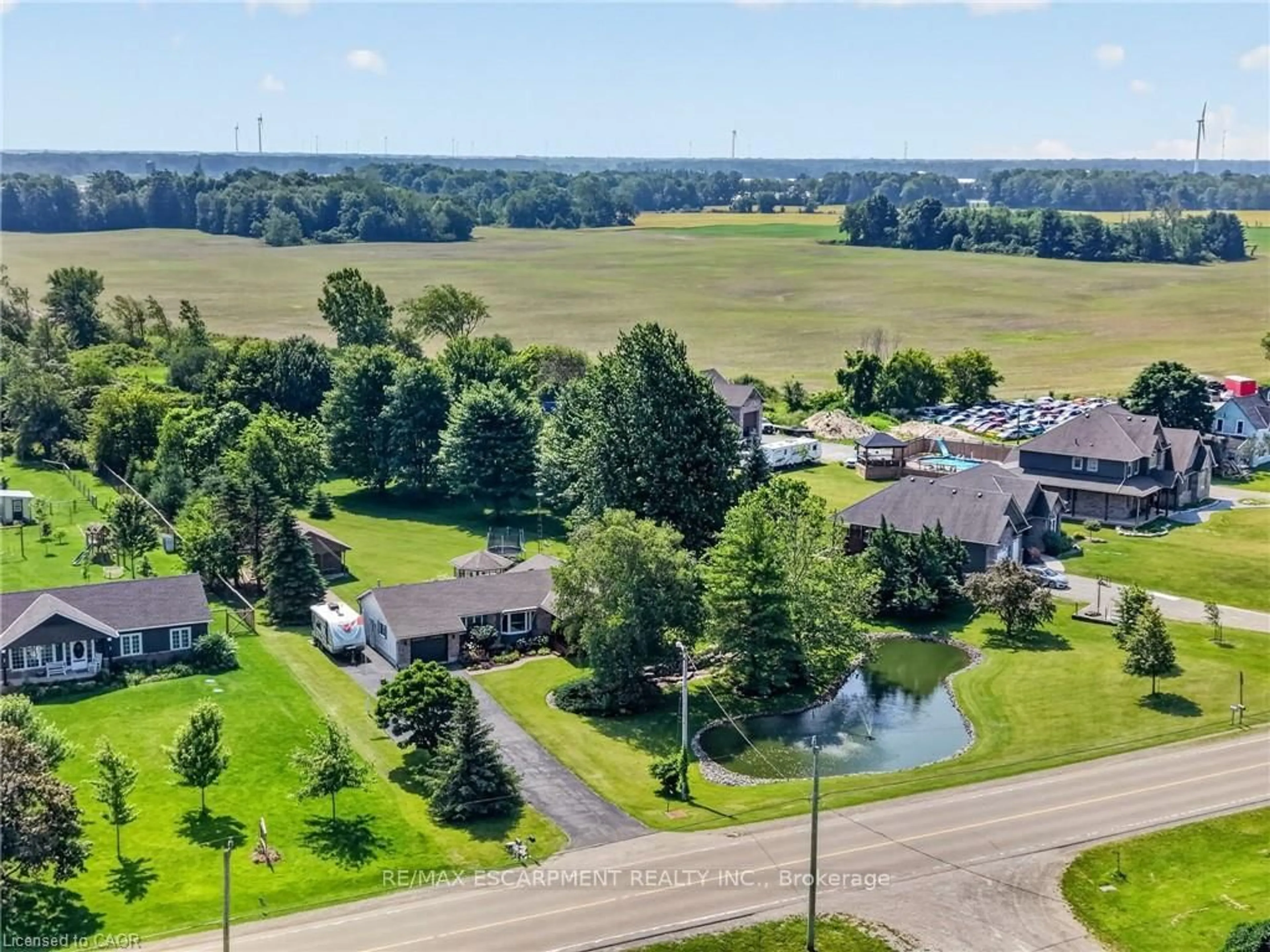 A pic from outside/outdoor area/front of a property/back of a property/a pic from drone, water/lake/river/ocean view for 952 Robinson Rd, Haldimand Ontario N1A 2W1