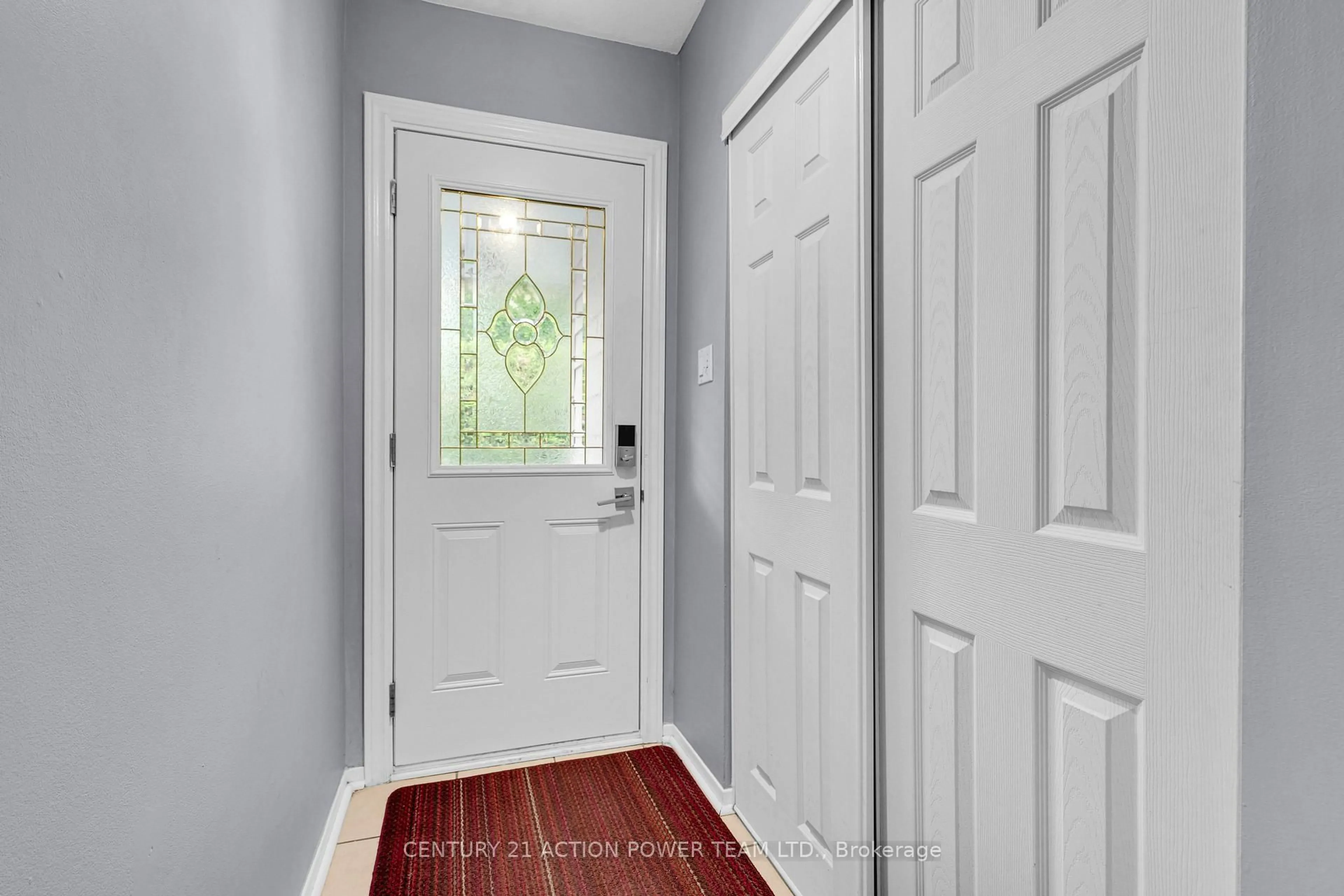 Indoor entryway for 1299 Meadowlands Dr, Ottawa Ontario K2E 6K4