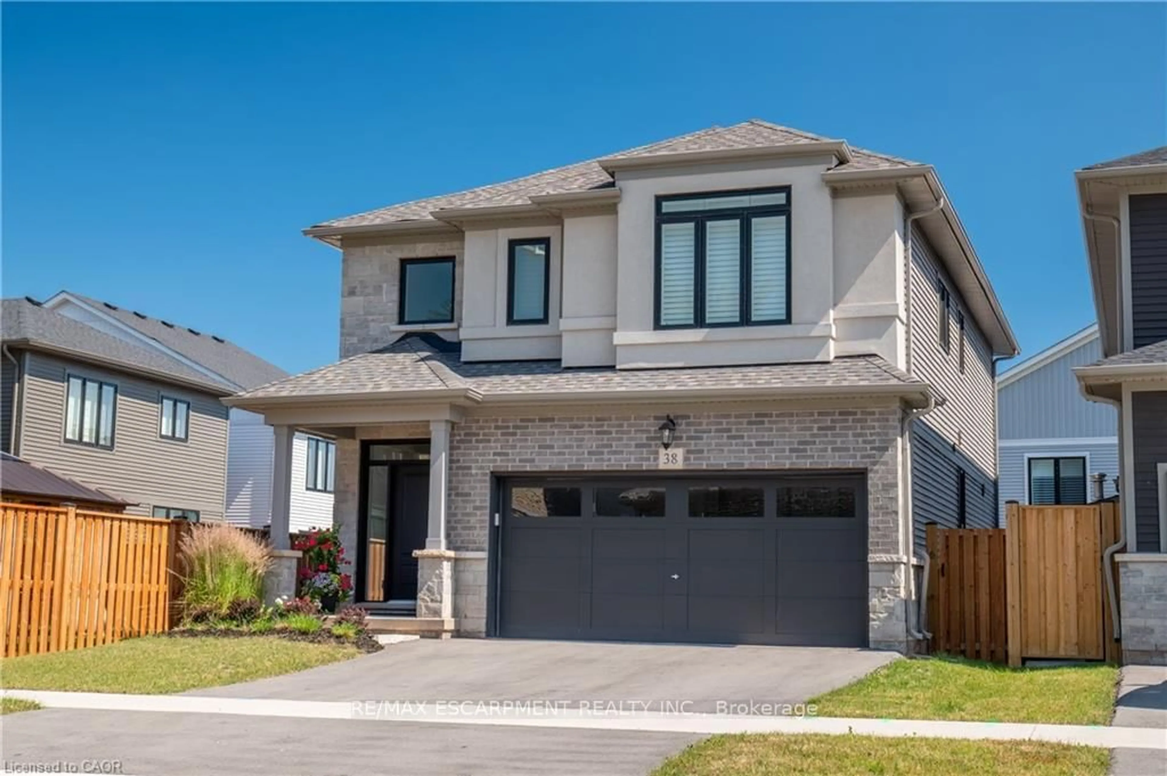 Home with brick exterior material, street for 38 Riesling St, Grimsby Ontario L3M 0L2