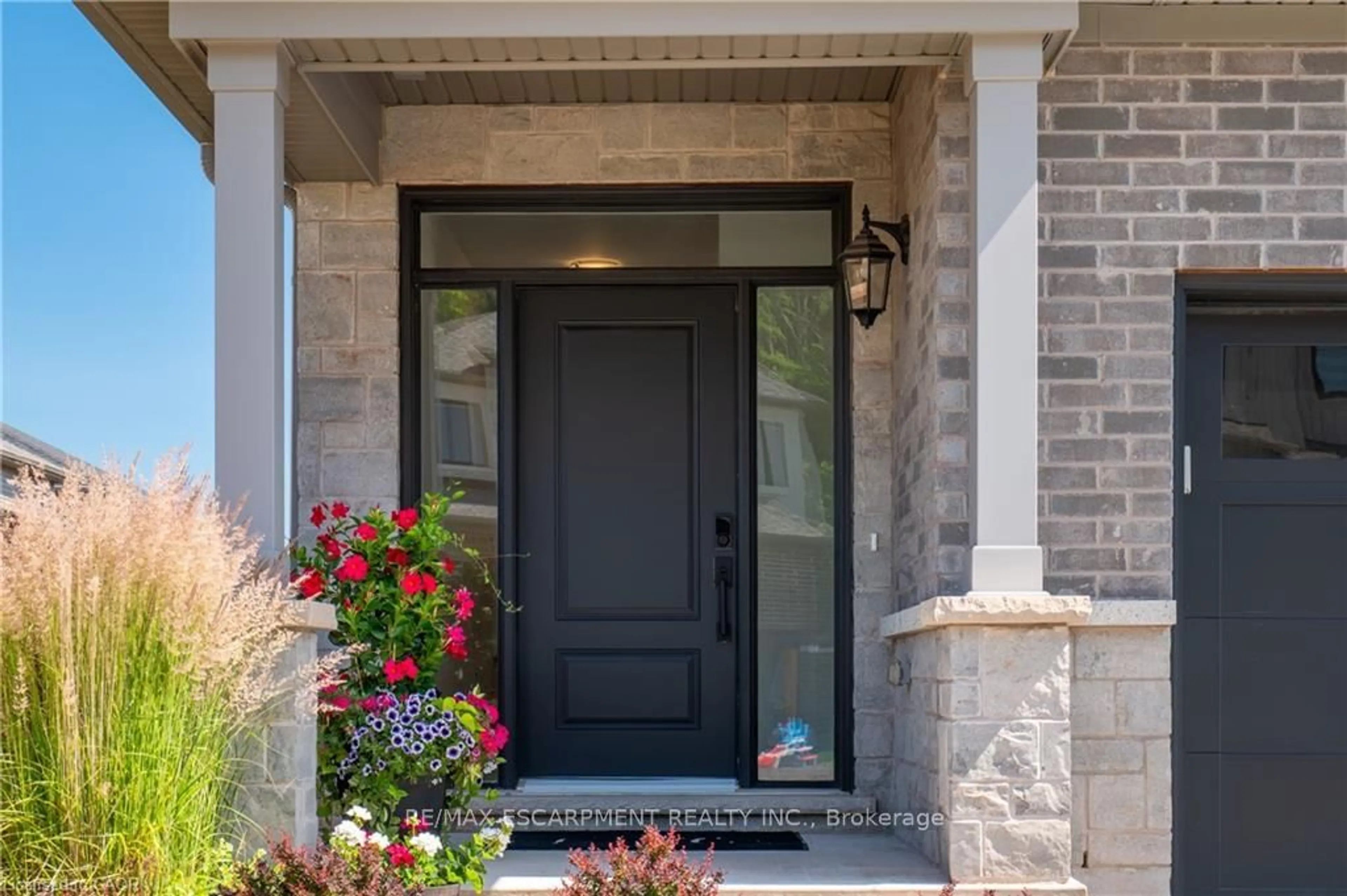 Indoor entryway for 38 Riesling St, Grimsby Ontario L3M 0L2