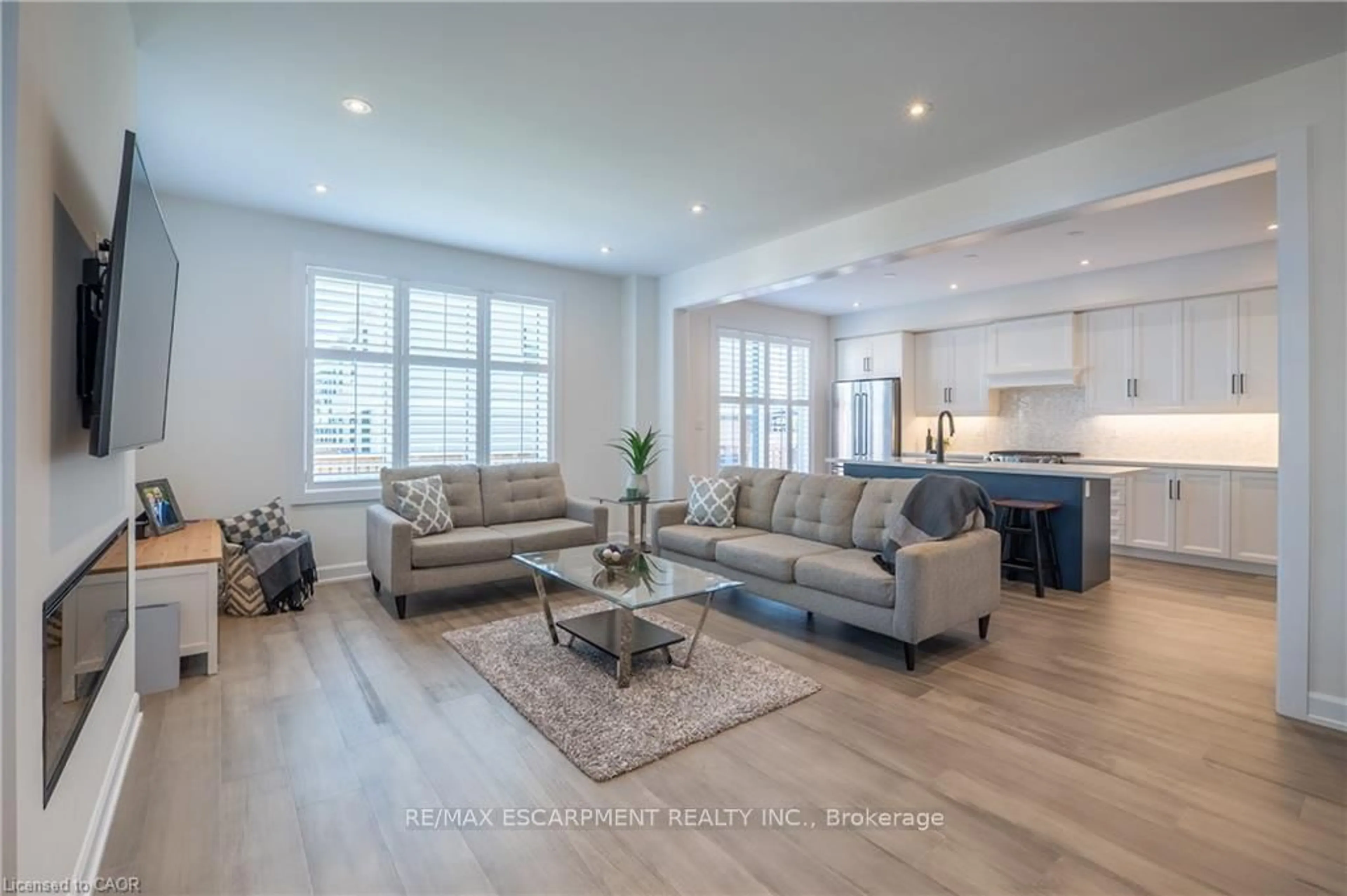Living room with furniture, unknown for 38 Riesling St, Grimsby Ontario L3M 0L2