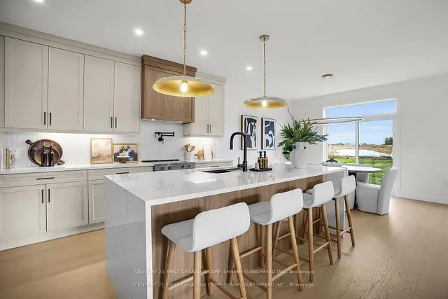 2299 Darwin Cres, London South 5