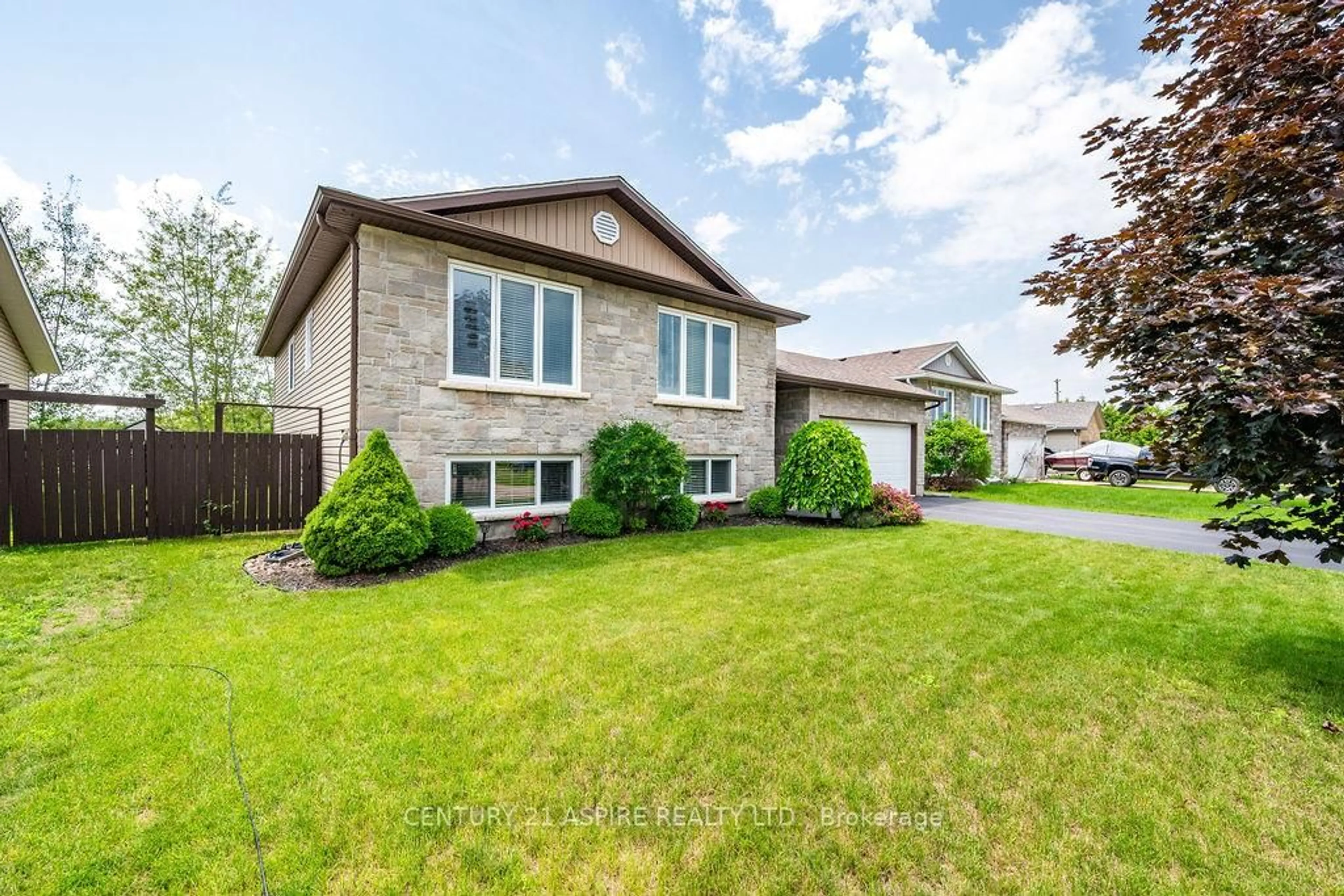 Home with brick exterior material, street for 23 Boulder Creek Tr, Petawawa Ontario K8H 0B2