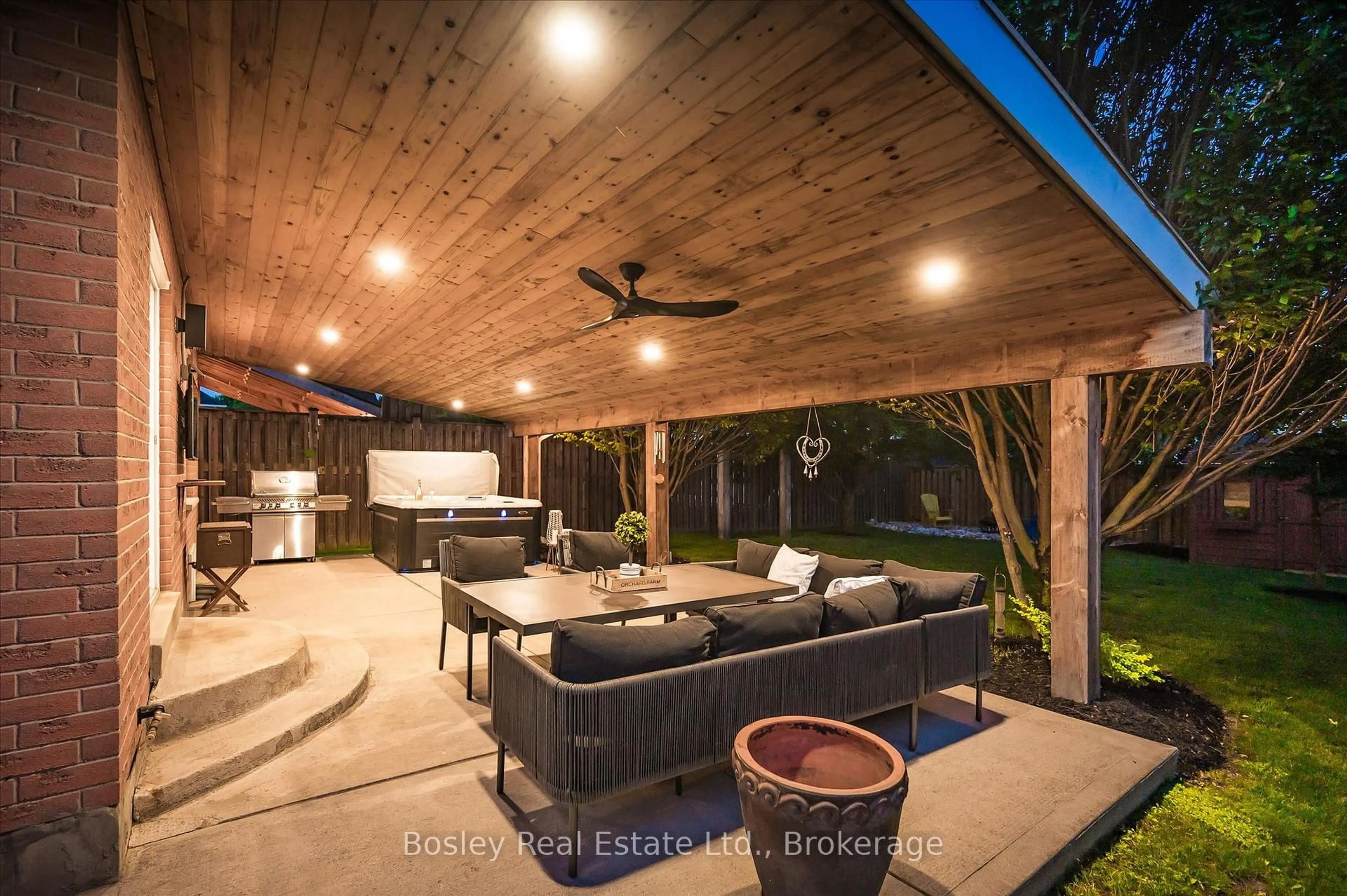 Patio, street for 24 Watson Cres, North Dumfries Ontario N0B 1E0