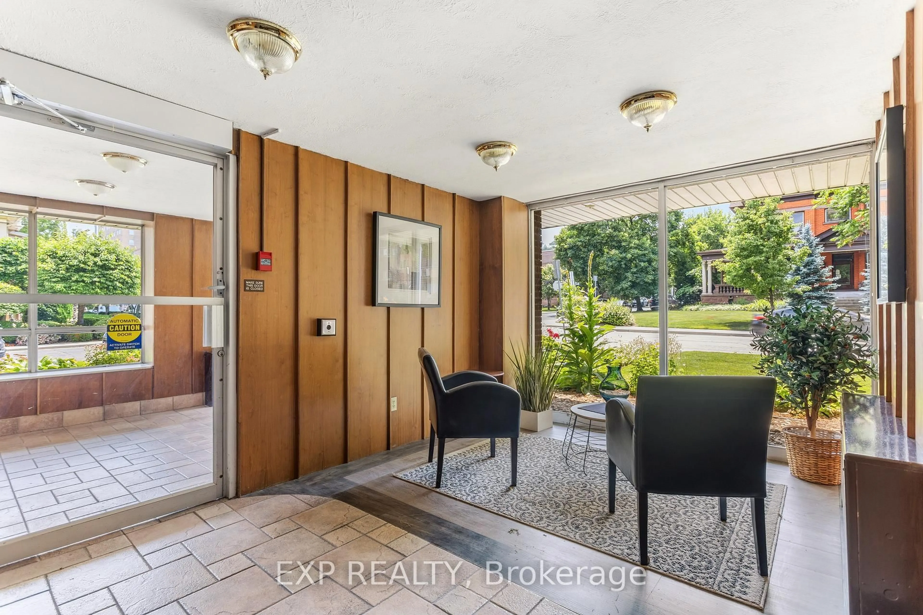 Indoor entryway for 38 Charlton Ave #302, Hamilton Ontario L8P 2C1