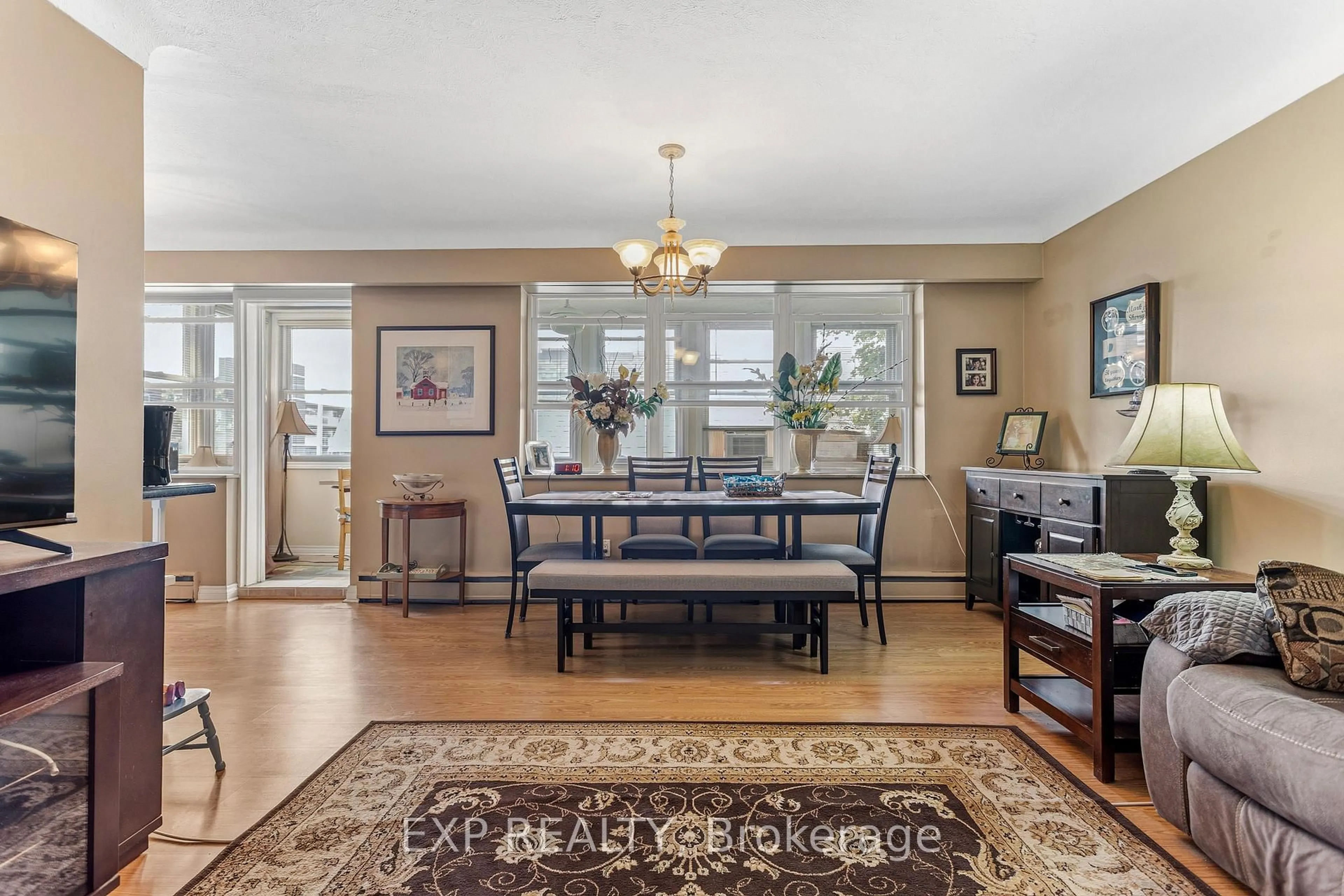 Dining room, unknown for 38 Charlton Ave #302, Hamilton Ontario L8P 2C1