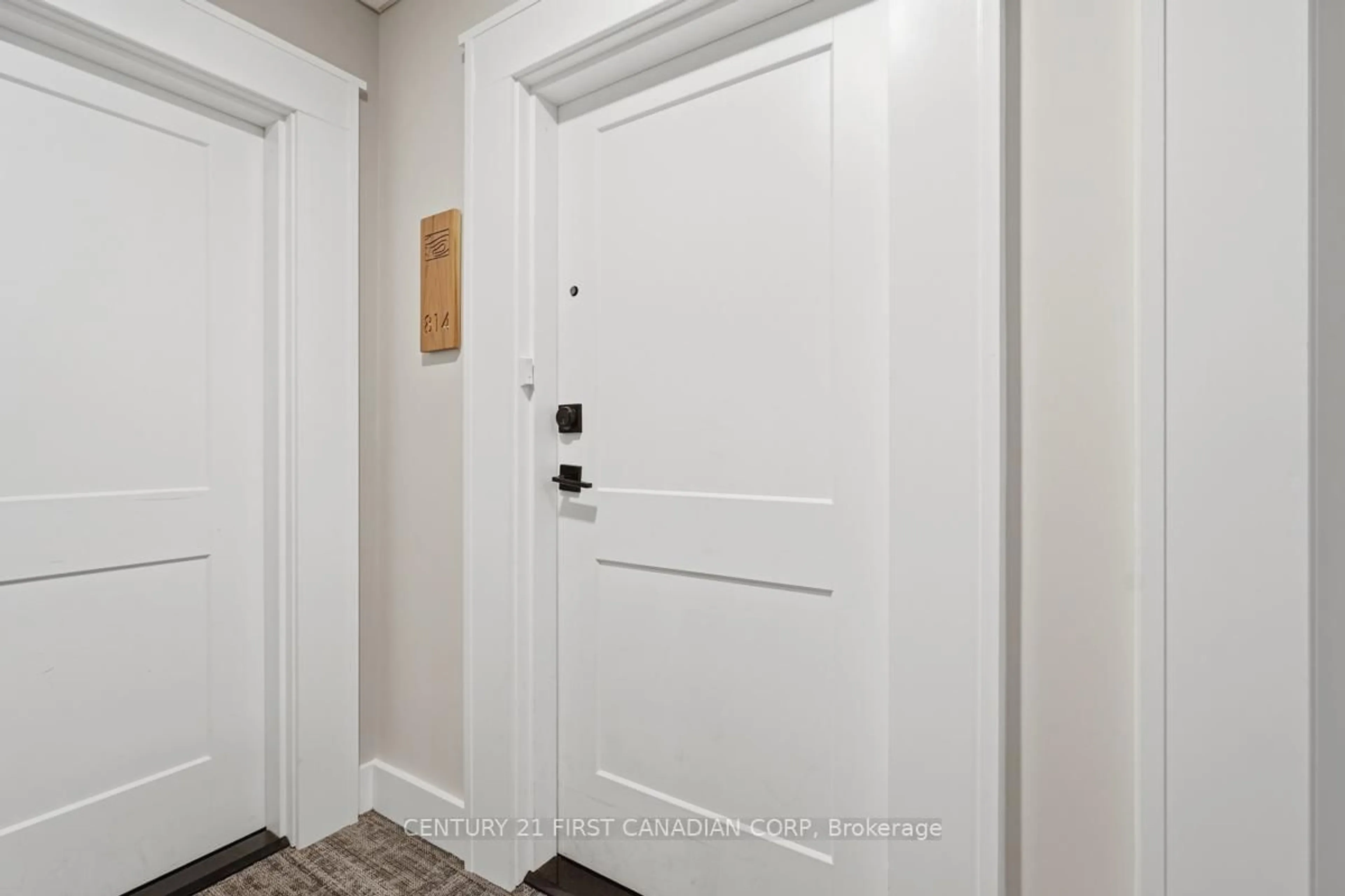 Indoor entryway for 480 Callaway Rd #814, London North Ontario N6G 0Z3