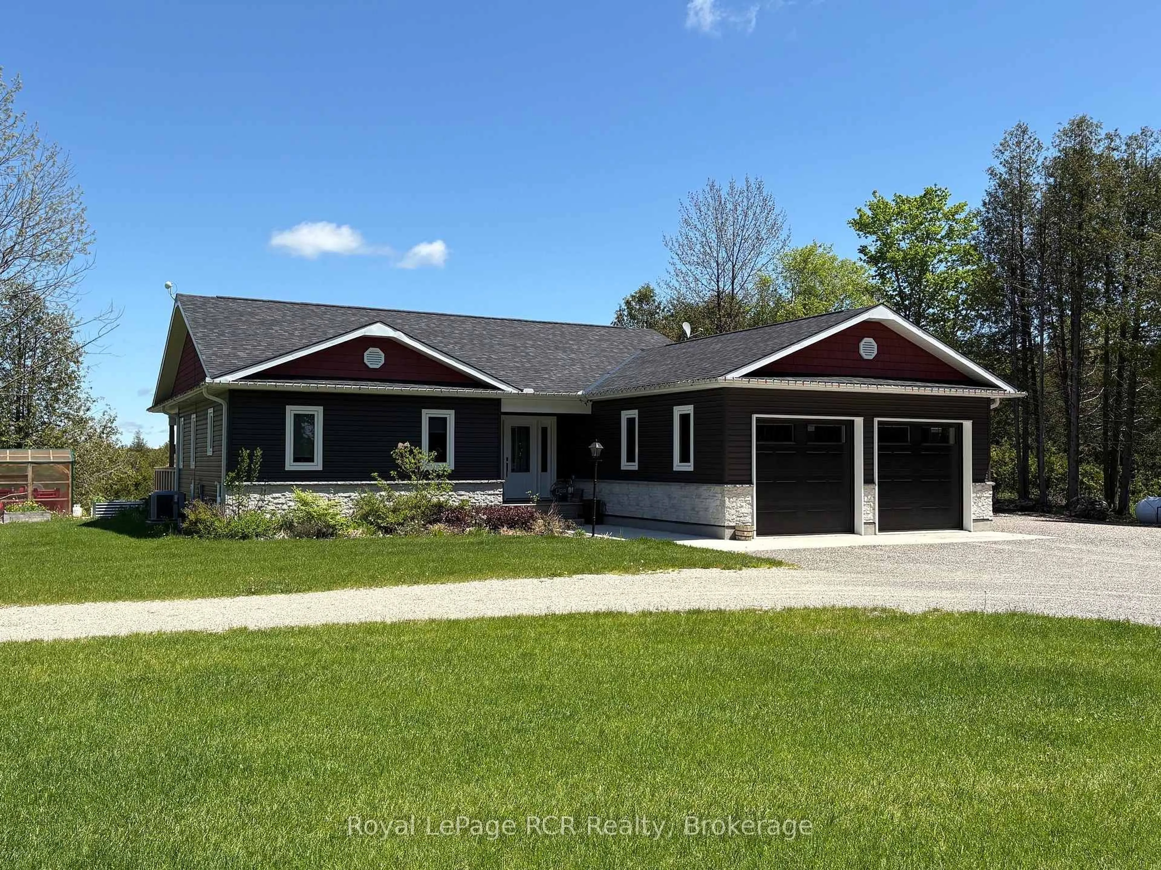 Home with vinyl exterior material, unknown for 109 Highland Dr, West Grey Ontario N0C 1H0