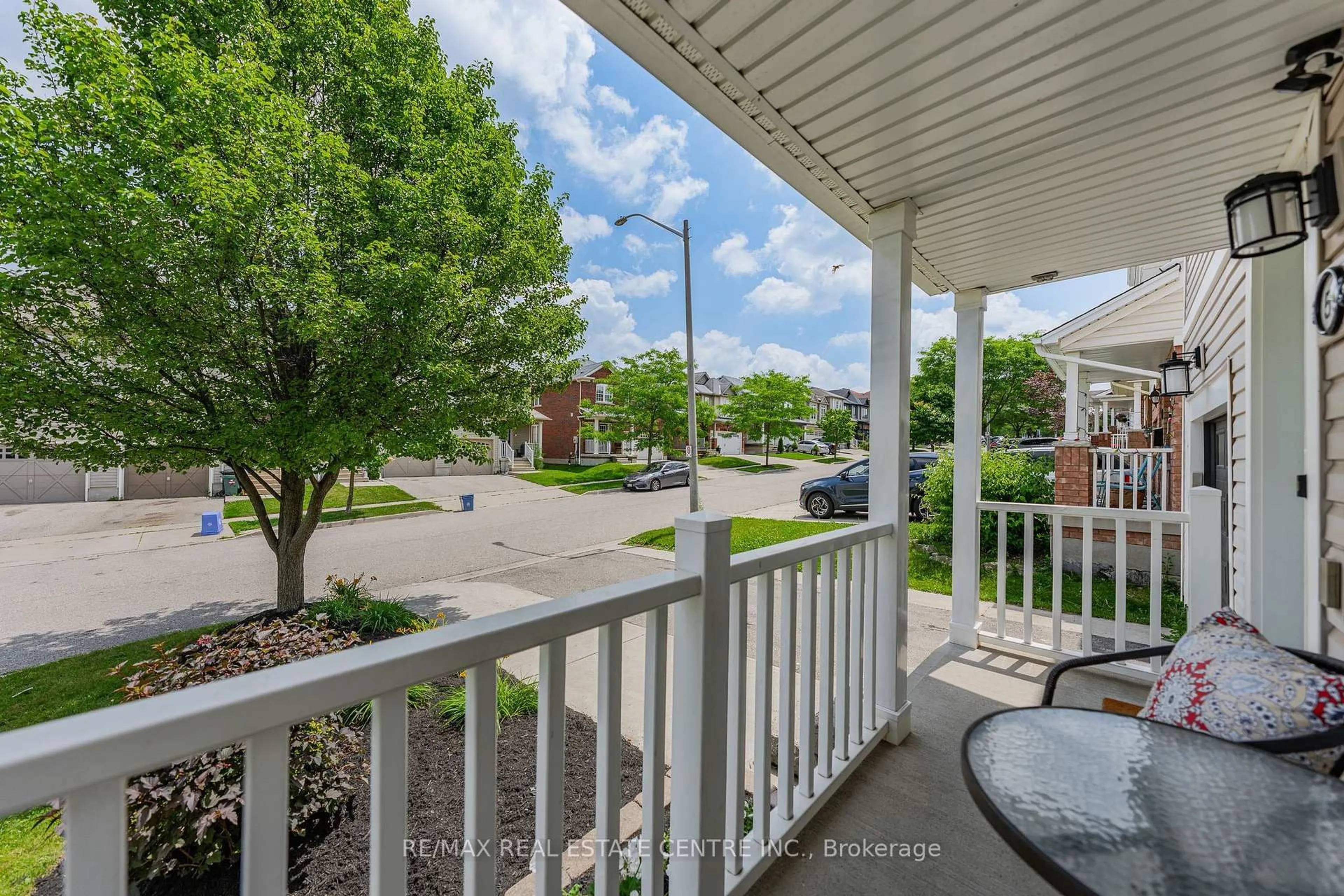Patio, street for 59 Yeaman Dr, Cambridge Ontario N1P 1J6