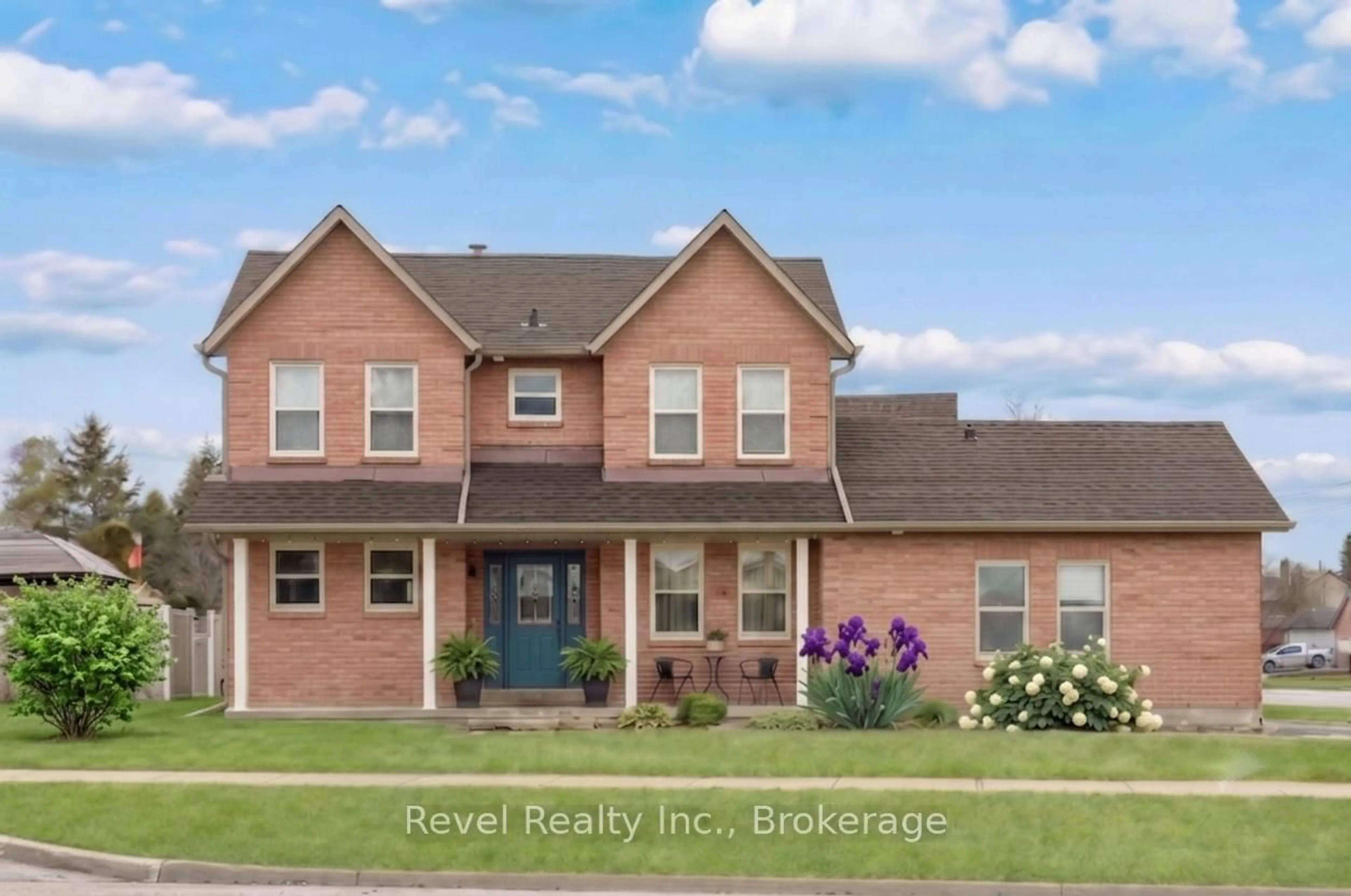 Home with brick exterior material, street for 284 Victoria Ave, Kawartha Lakes Ontario K9V 6A8