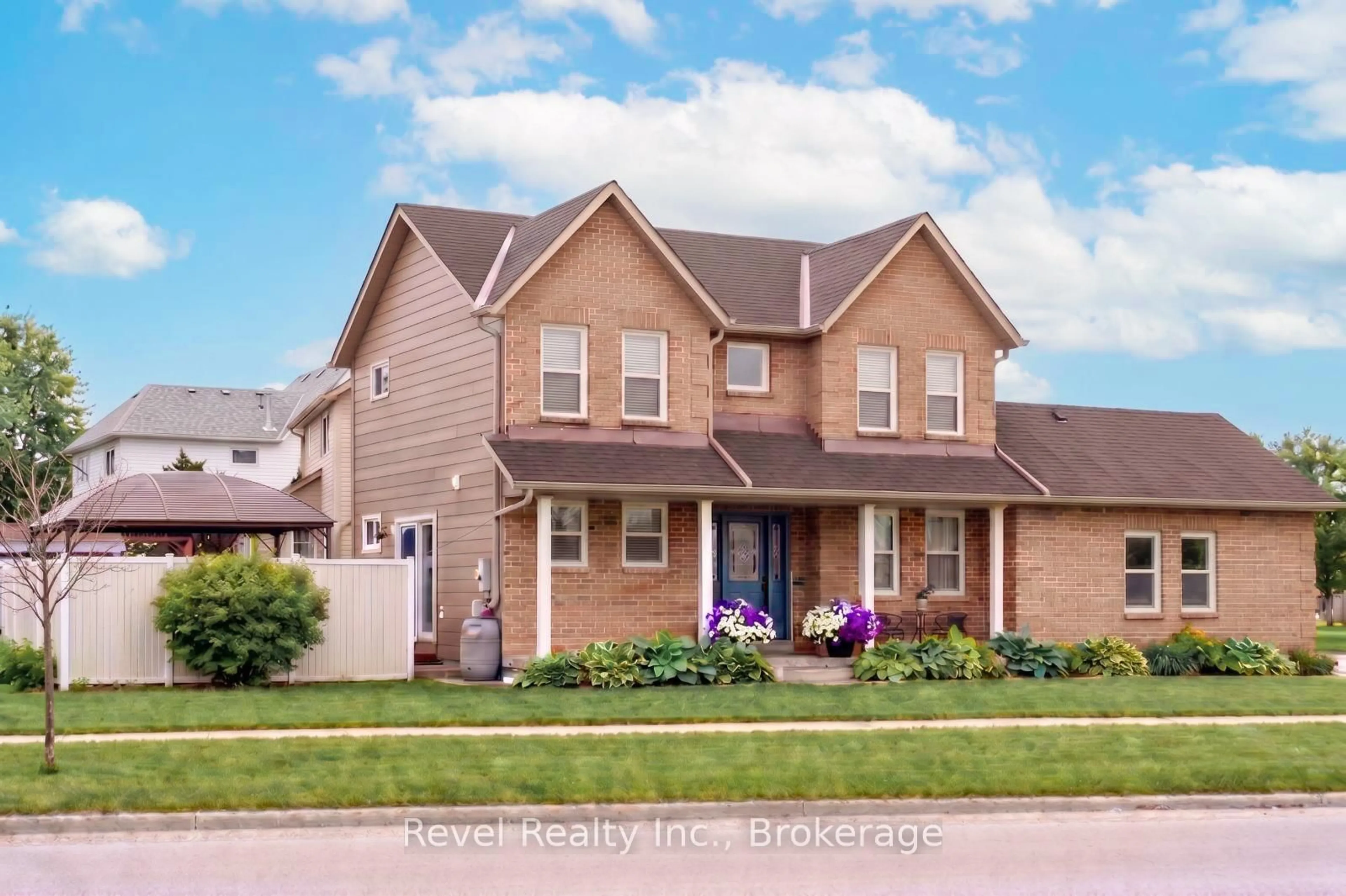 Home with brick exterior material, street for 284 Victoria Ave, Kawartha Lakes Ontario K9V 6A8
