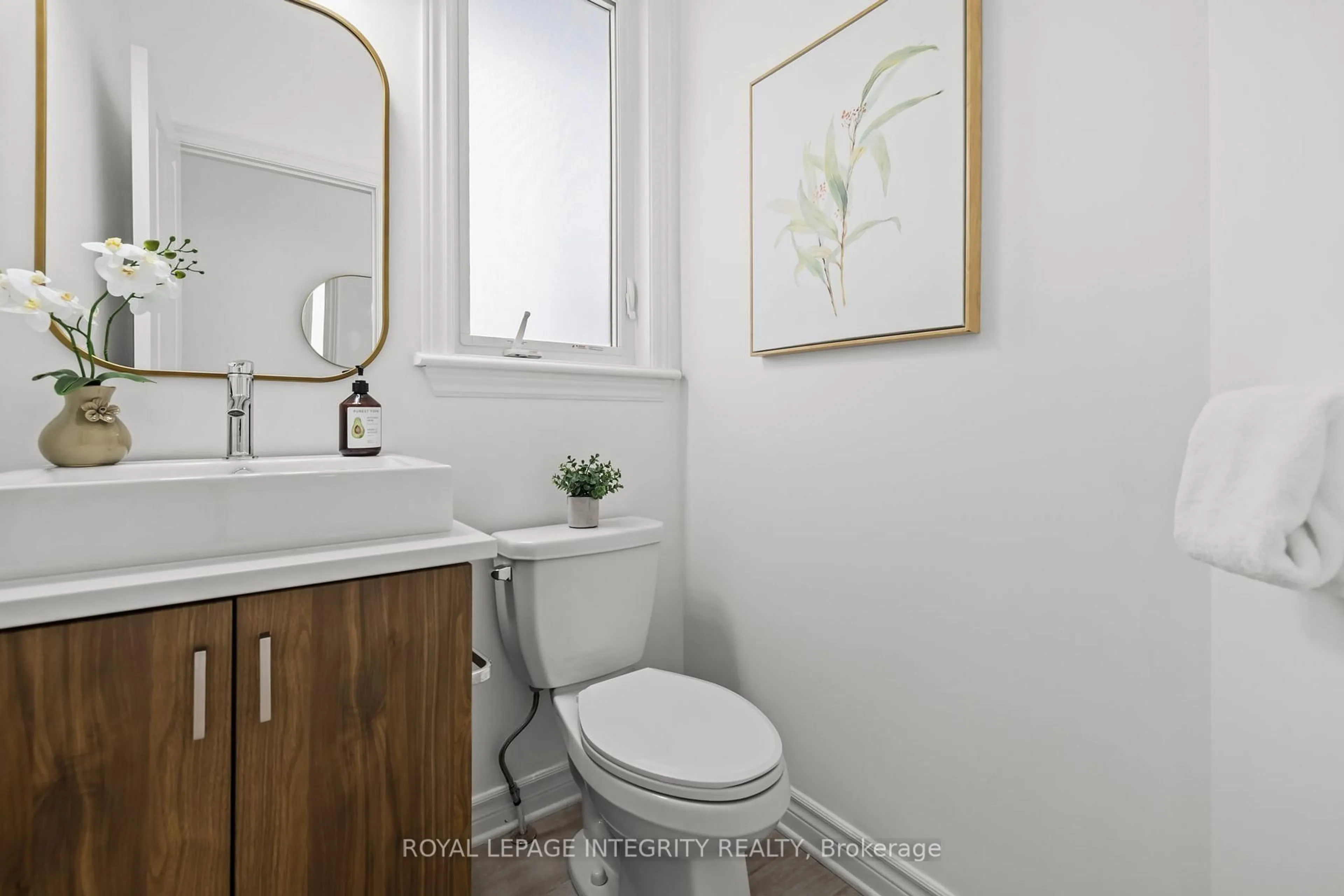 Standard bathroom, ceramic/tile floor for 691 Capricorn Circ, Ottawa Ontario K4M 0J5