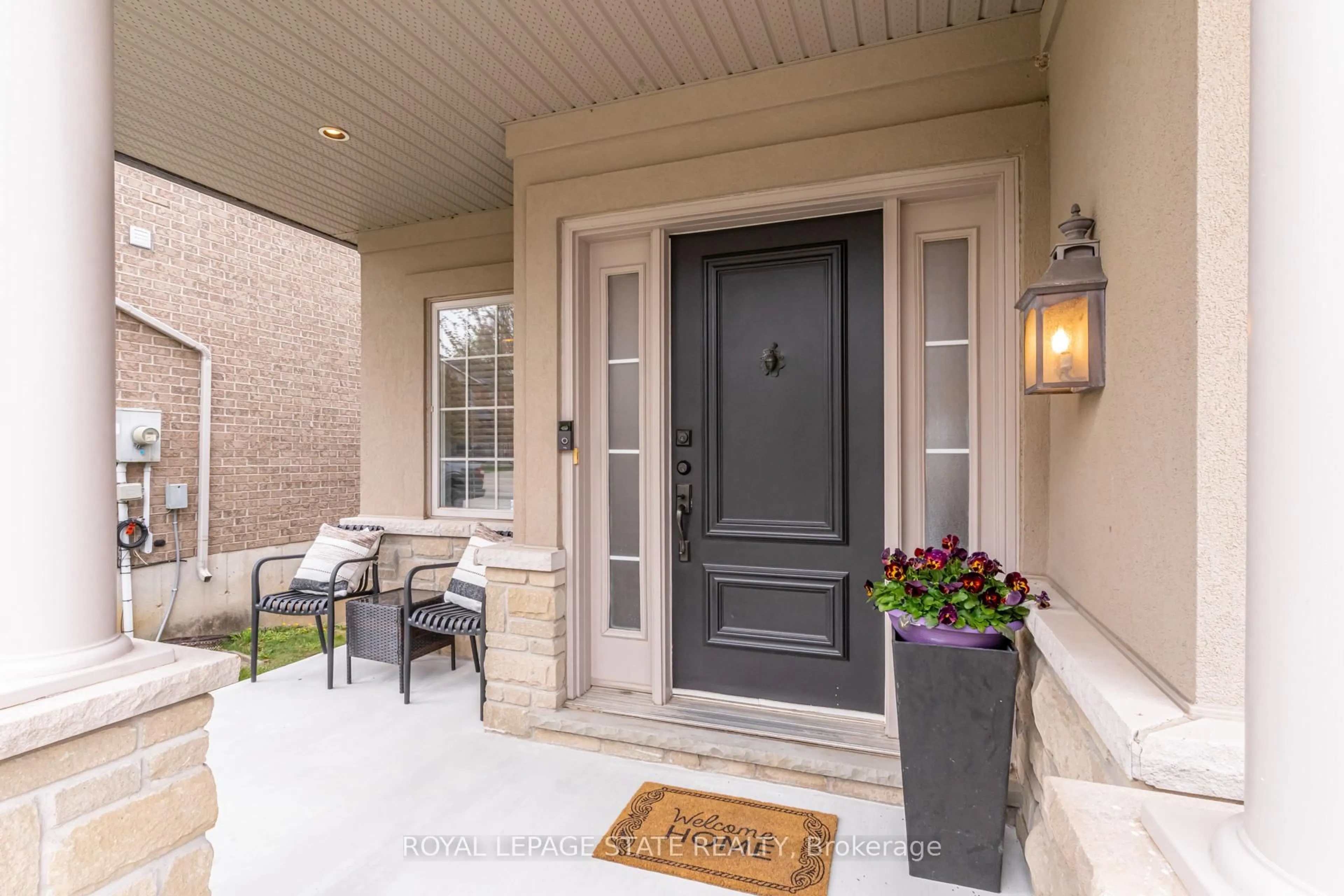 Indoor entryway for 67 Newcombe Rd, Hamilton Ontario L9H 7T3