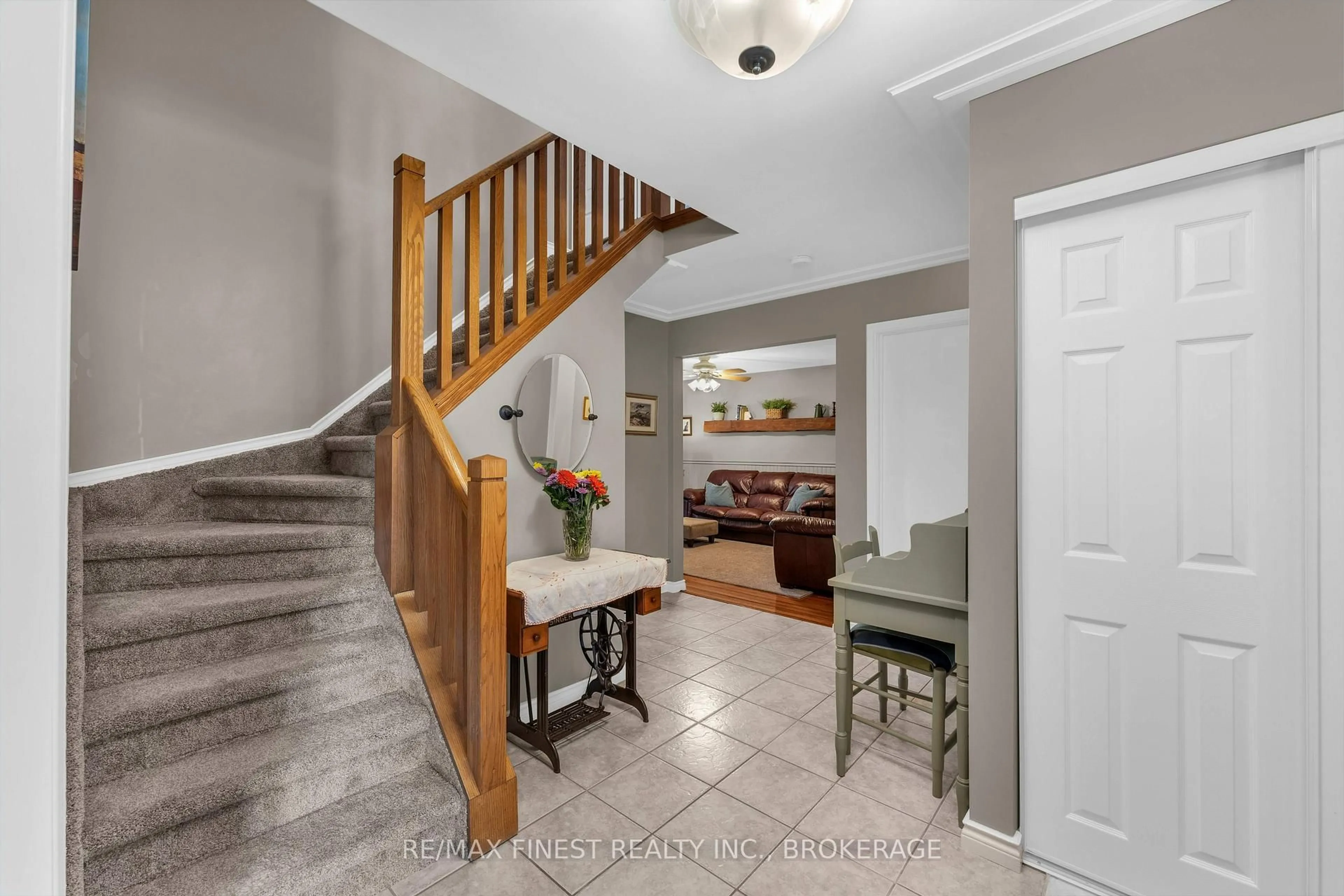 Indoor entryway for 99 Beverly St, Greater Napanee Ontario K7R 3W4