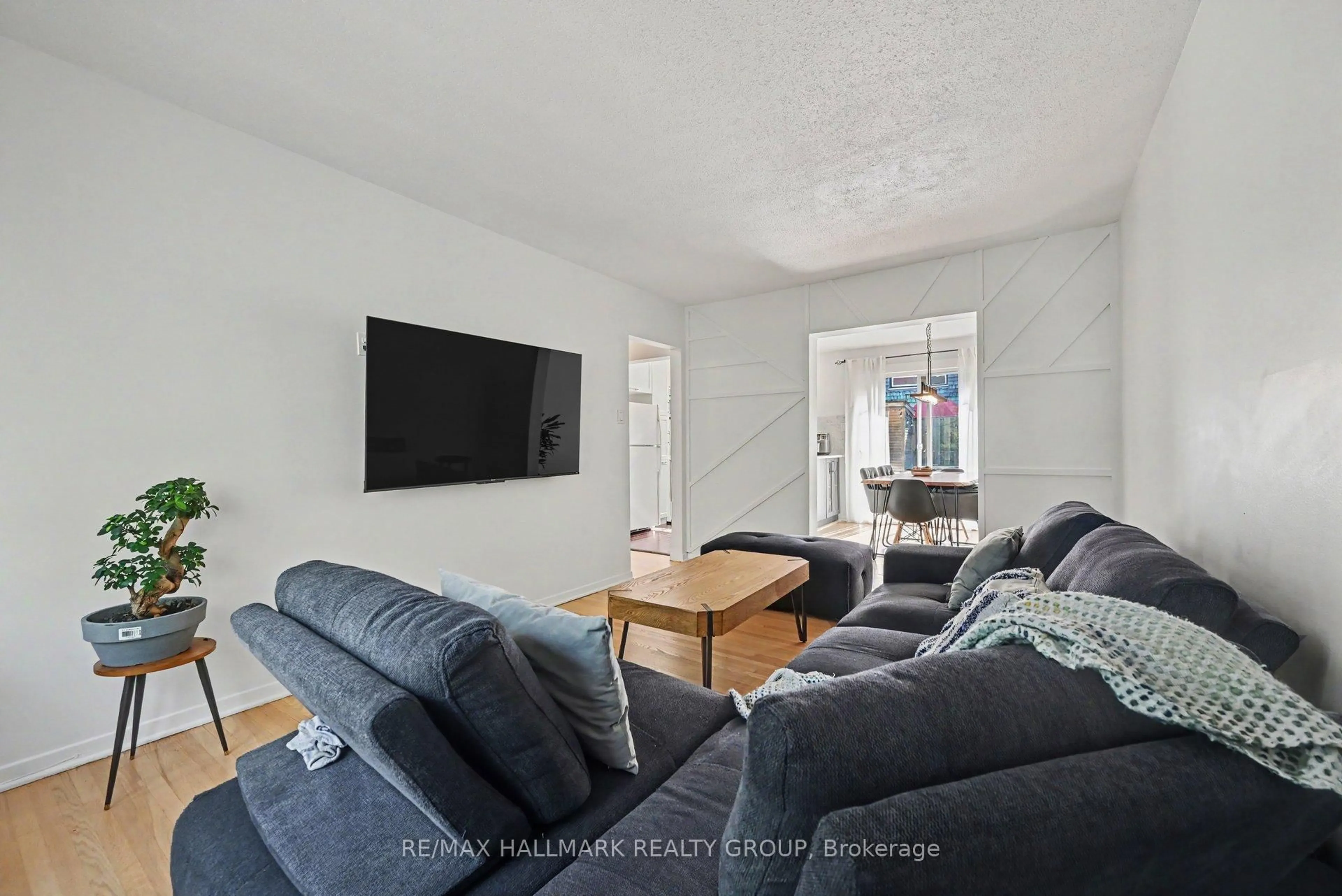 Unknown for 763B Ridgewood Ave, Ottawa Ontario K1V 6M8